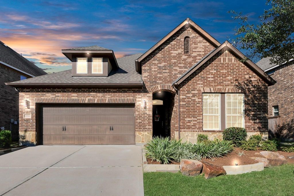 2211 Tonkawa Trail Property Photo 1