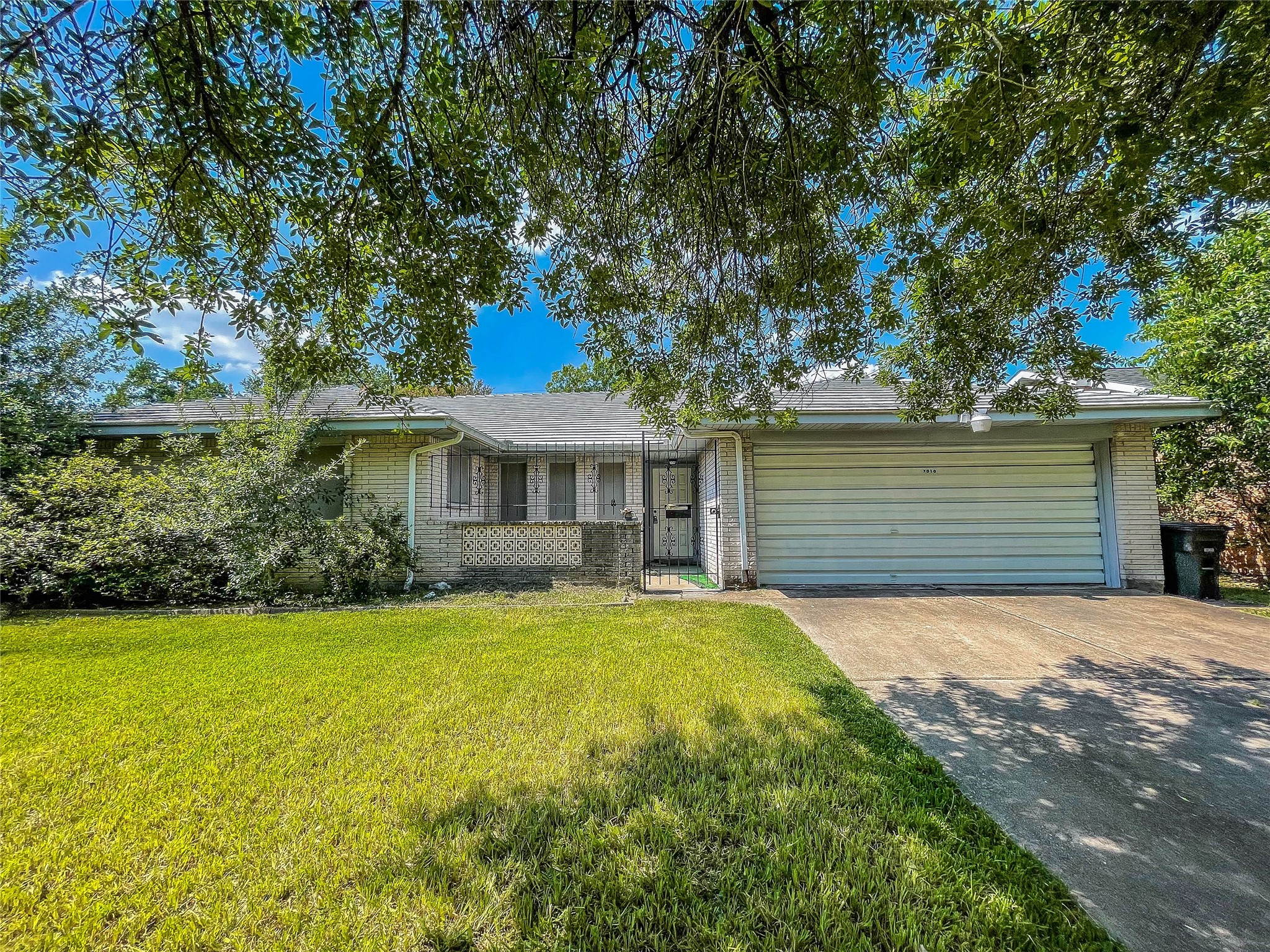 7010 Captain Drive Property Photo 1