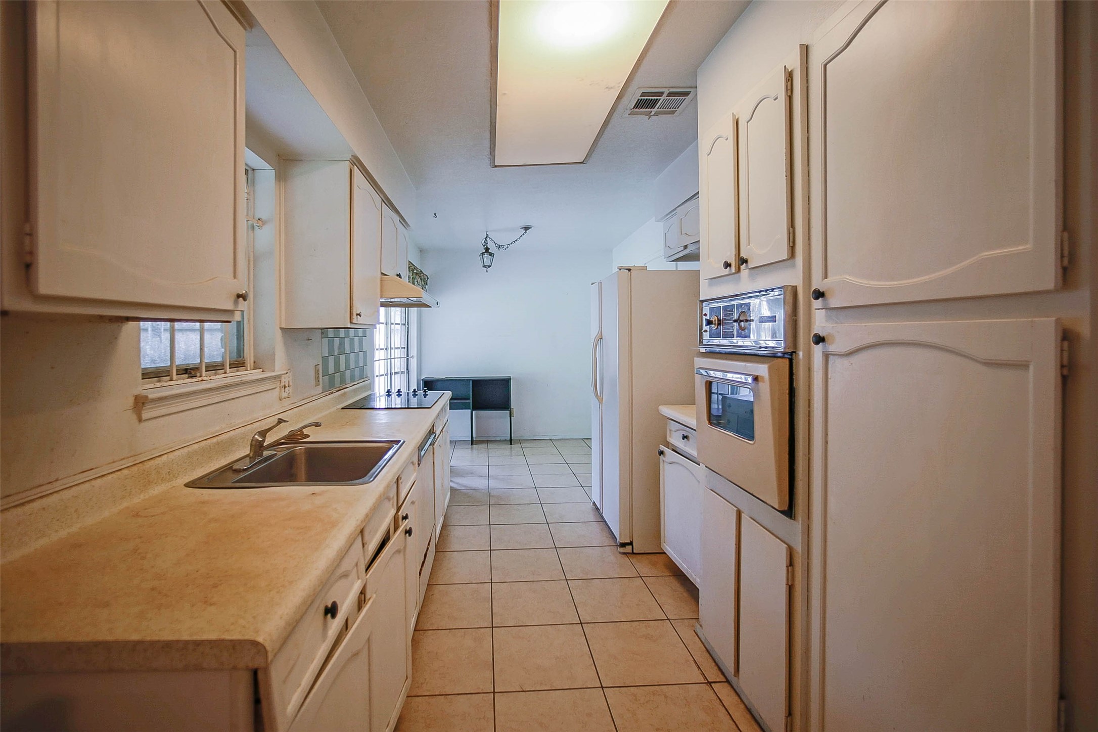 7010 Captain Drive Property Photo 5