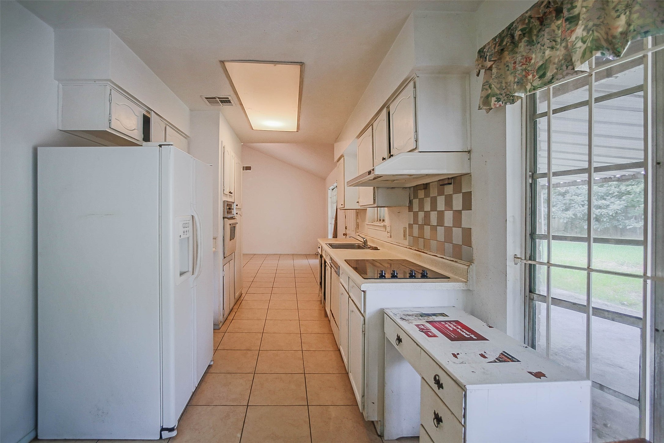 7010 Captain Drive Property Photo 6