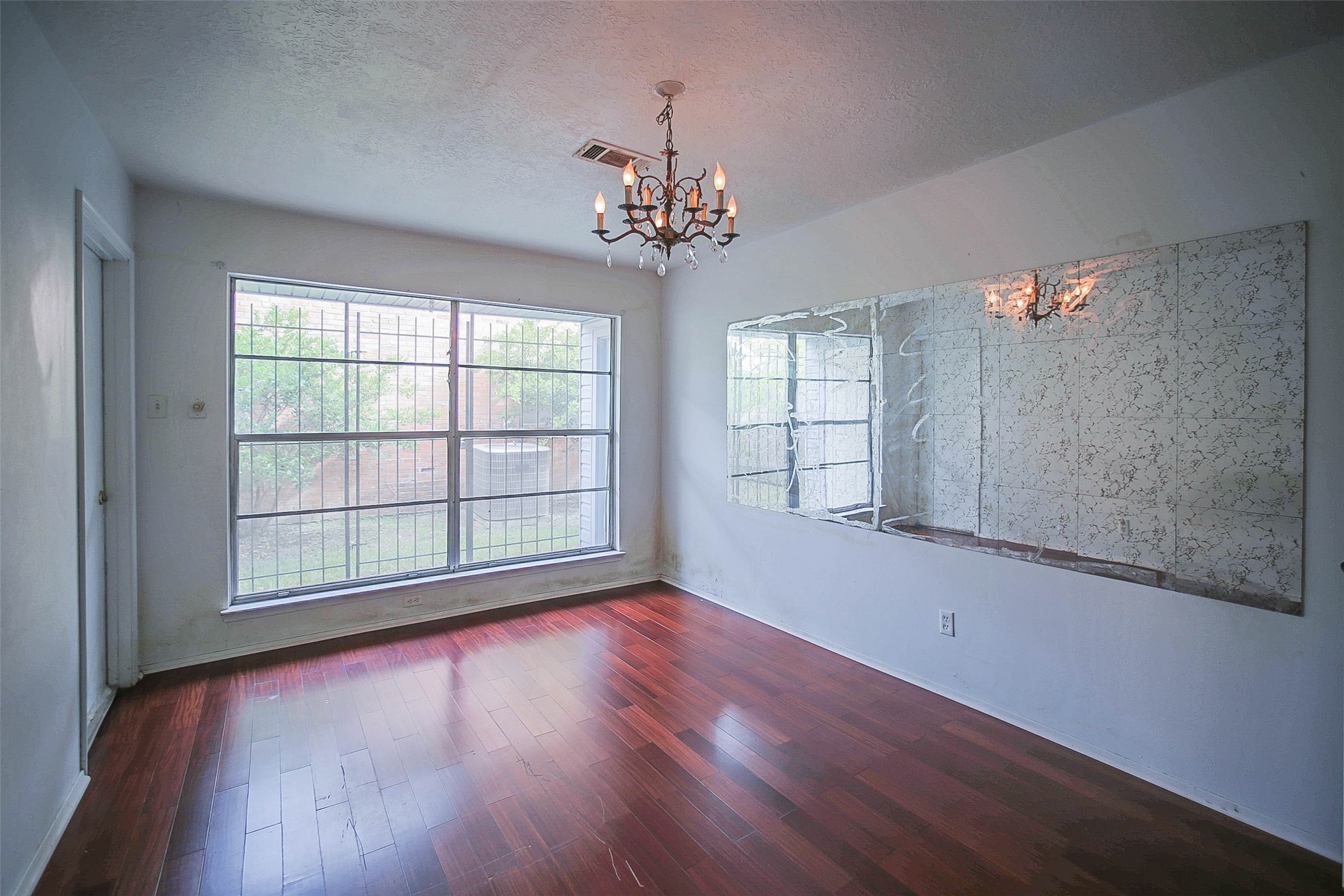 7010 Captain Drive Property Photo 12