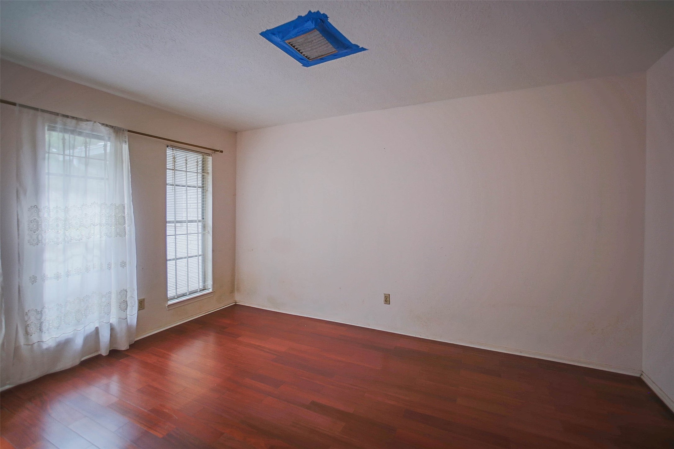 7010 Captain Drive Property Photo 13
