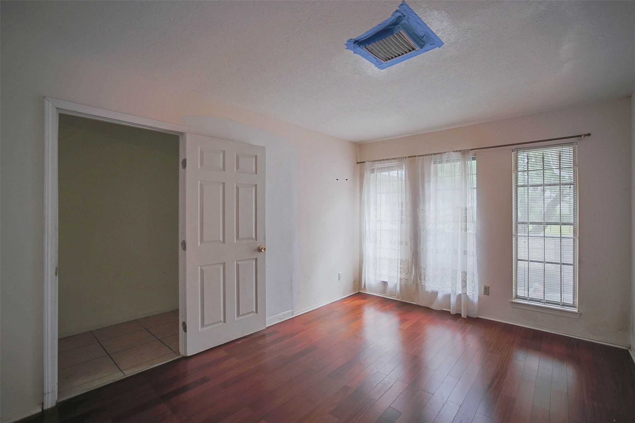 7010 Captain Drive Property Photo 14