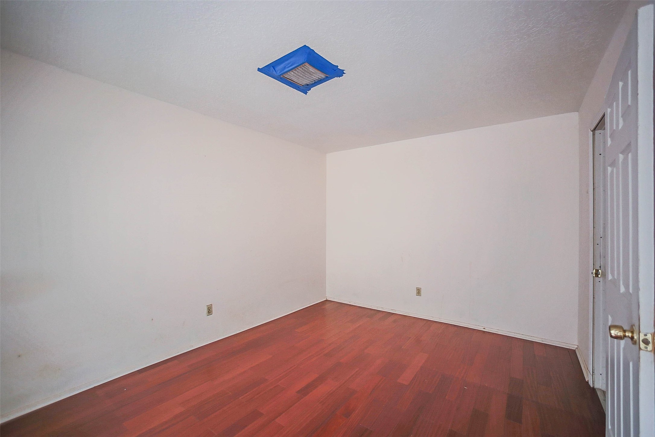 7010 Captain Drive Property Photo 16