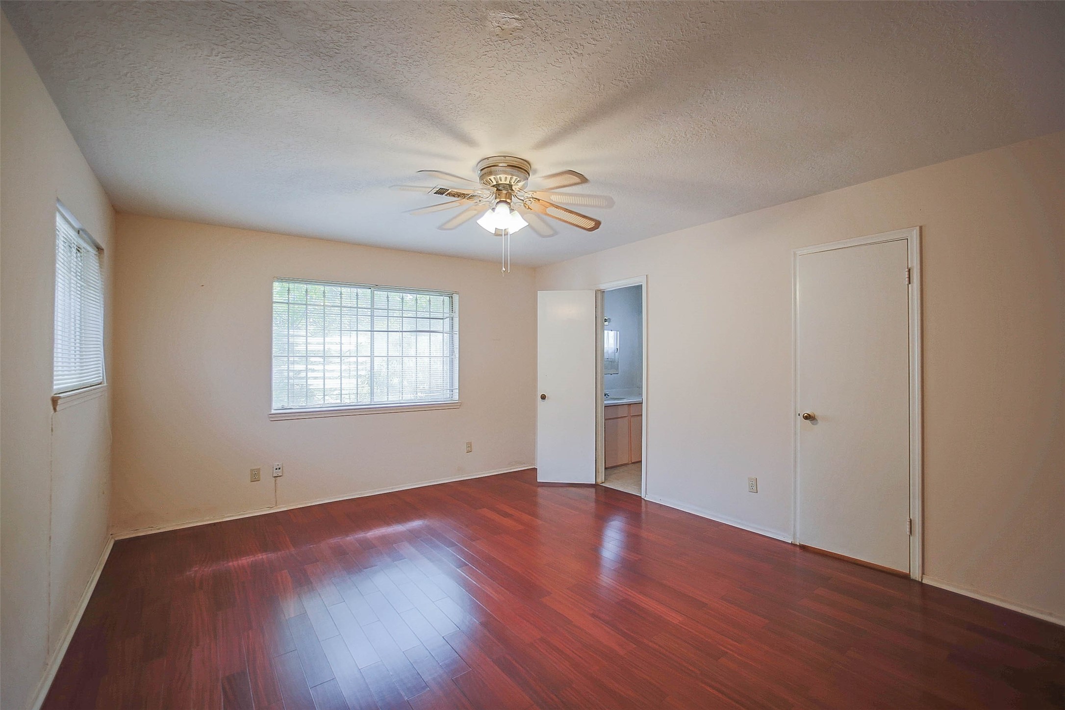 7010 Captain Drive Property Photo 17