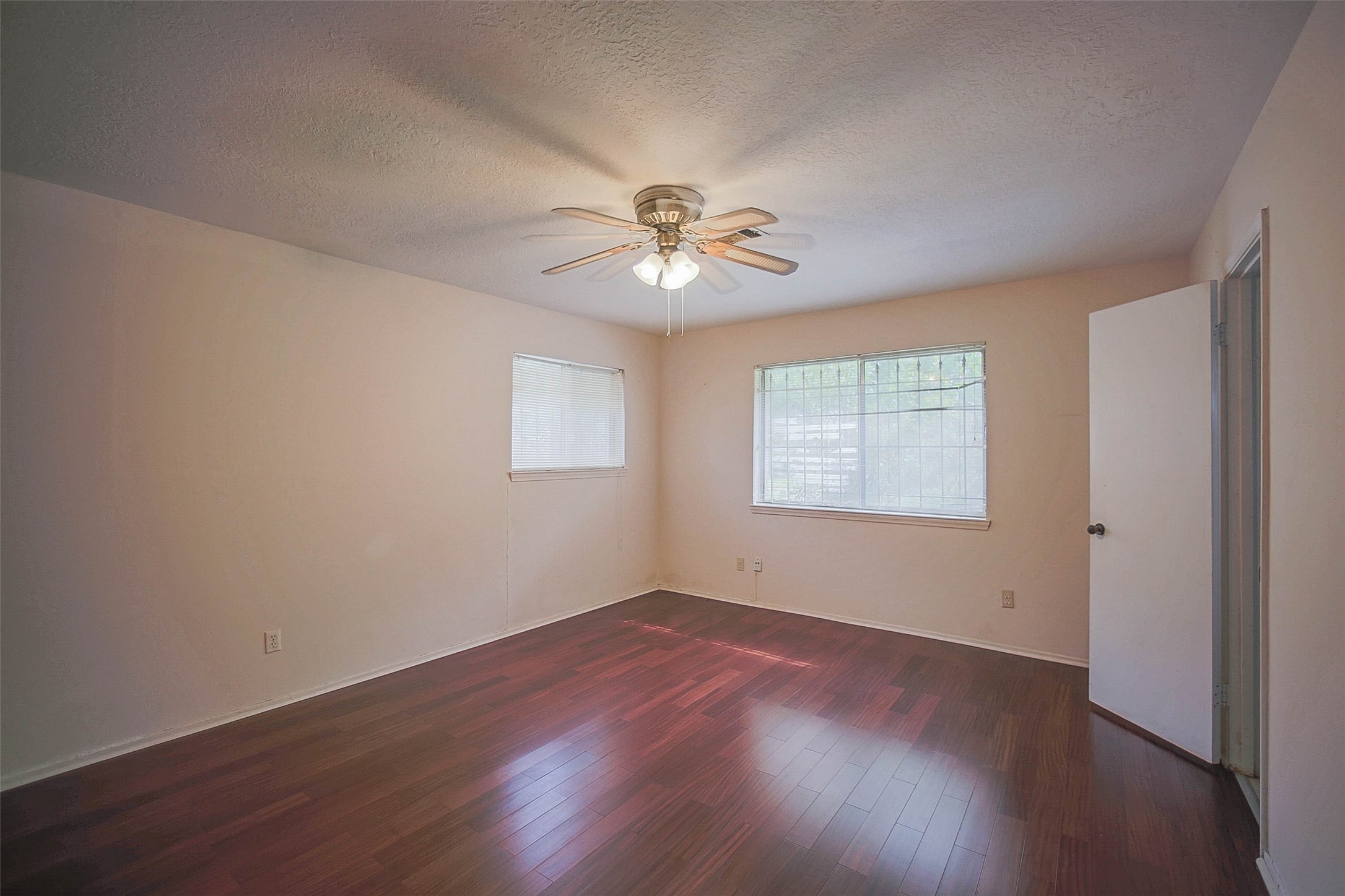 7010 Captain Drive Property Photo 18