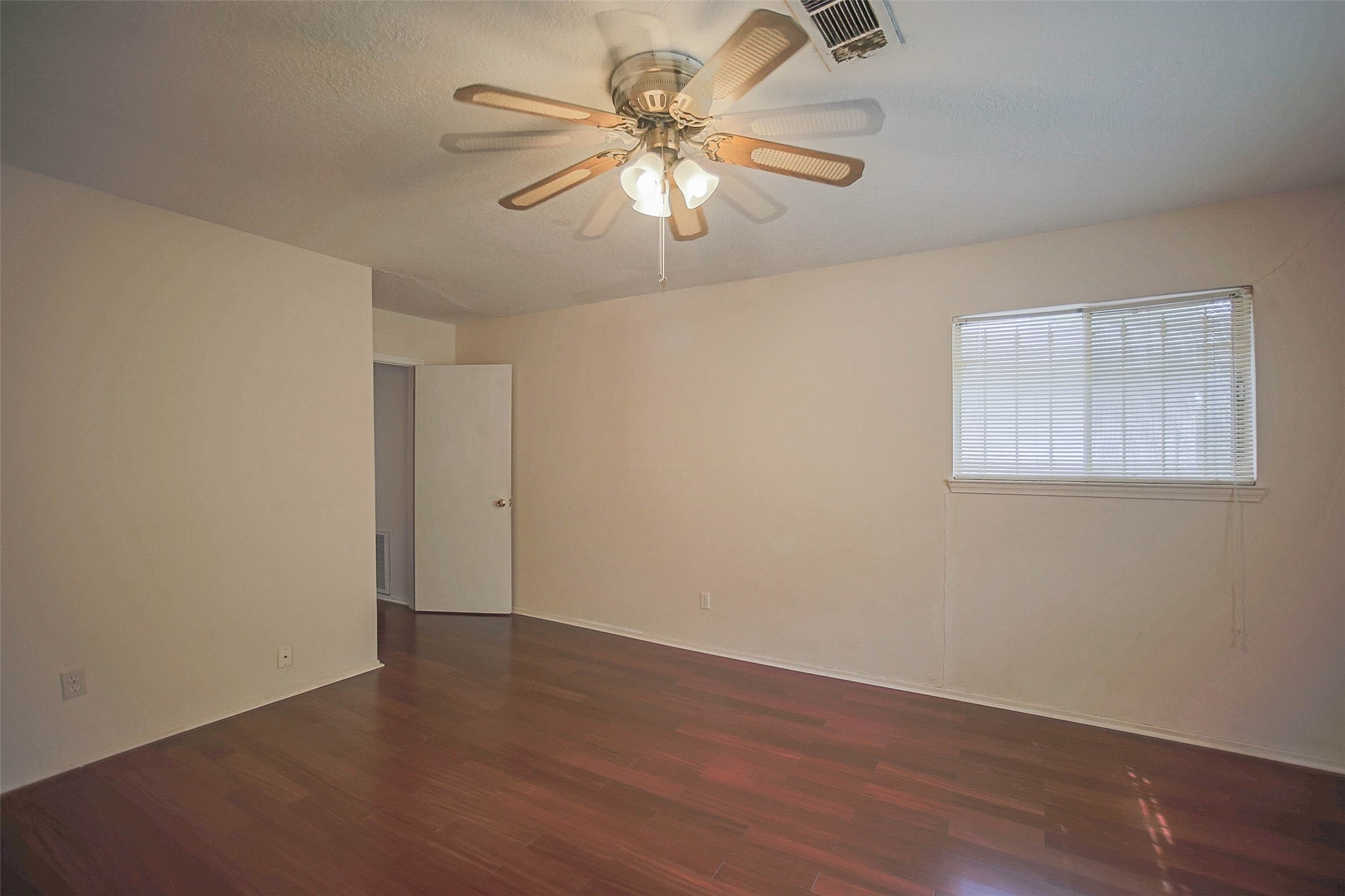 7010 Captain Drive Property Photo 19