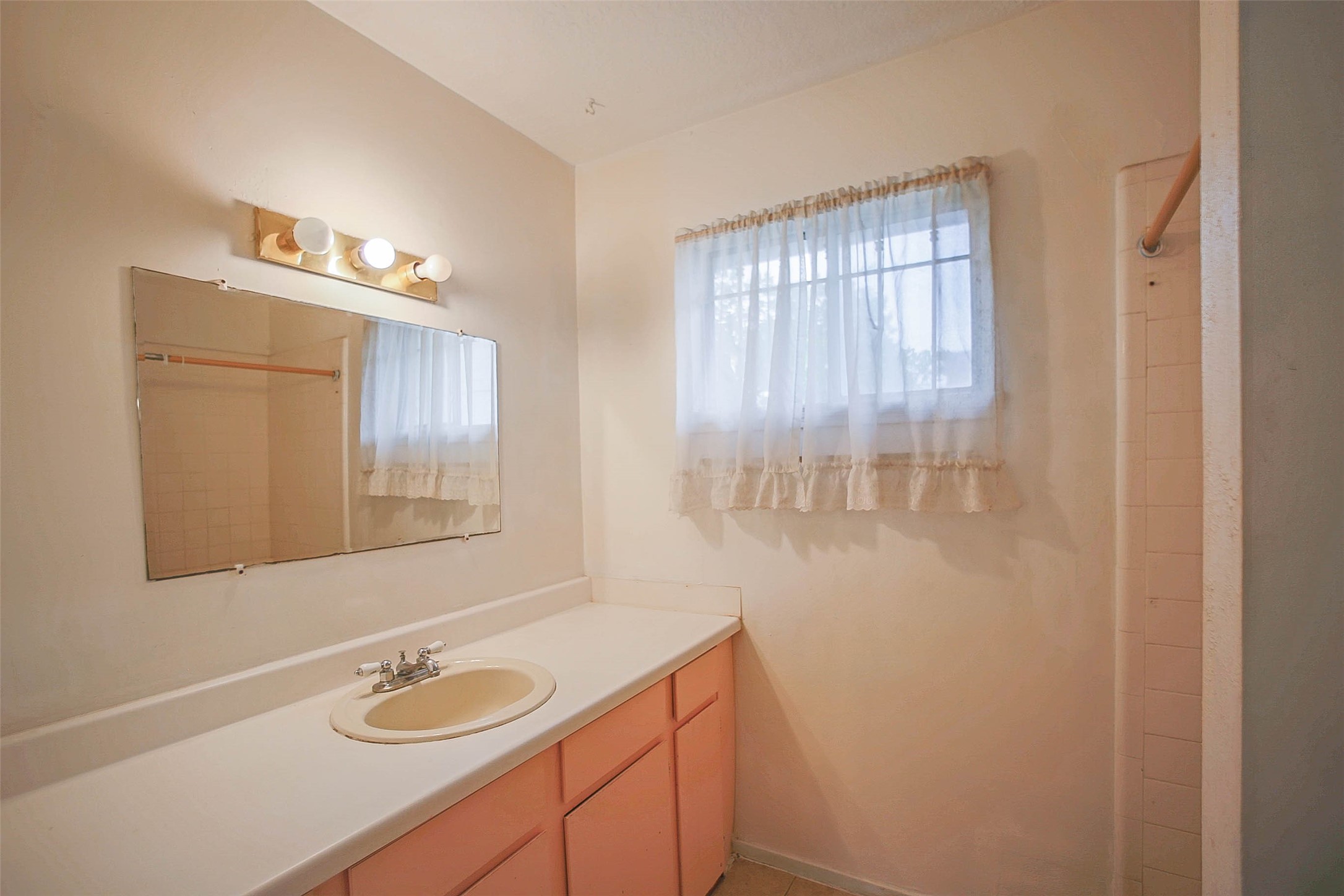 7010 Captain Drive Property Photo 20