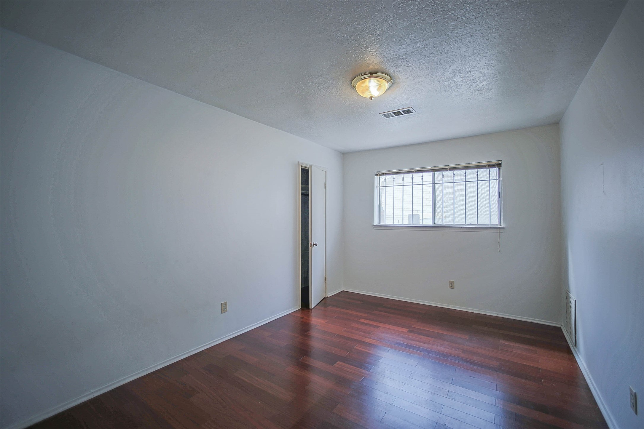 7010 Captain Drive Property Photo 22