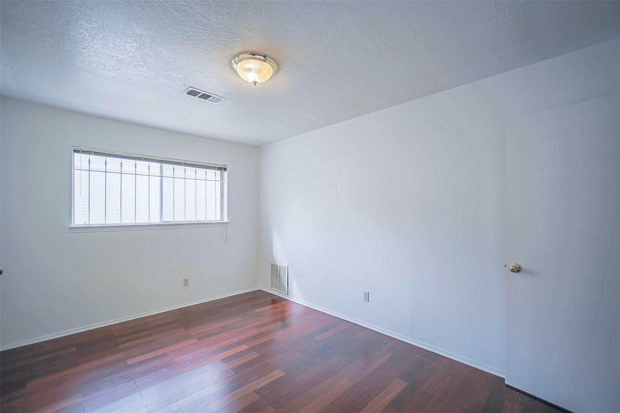 7010 Captain Drive Property Photo 25