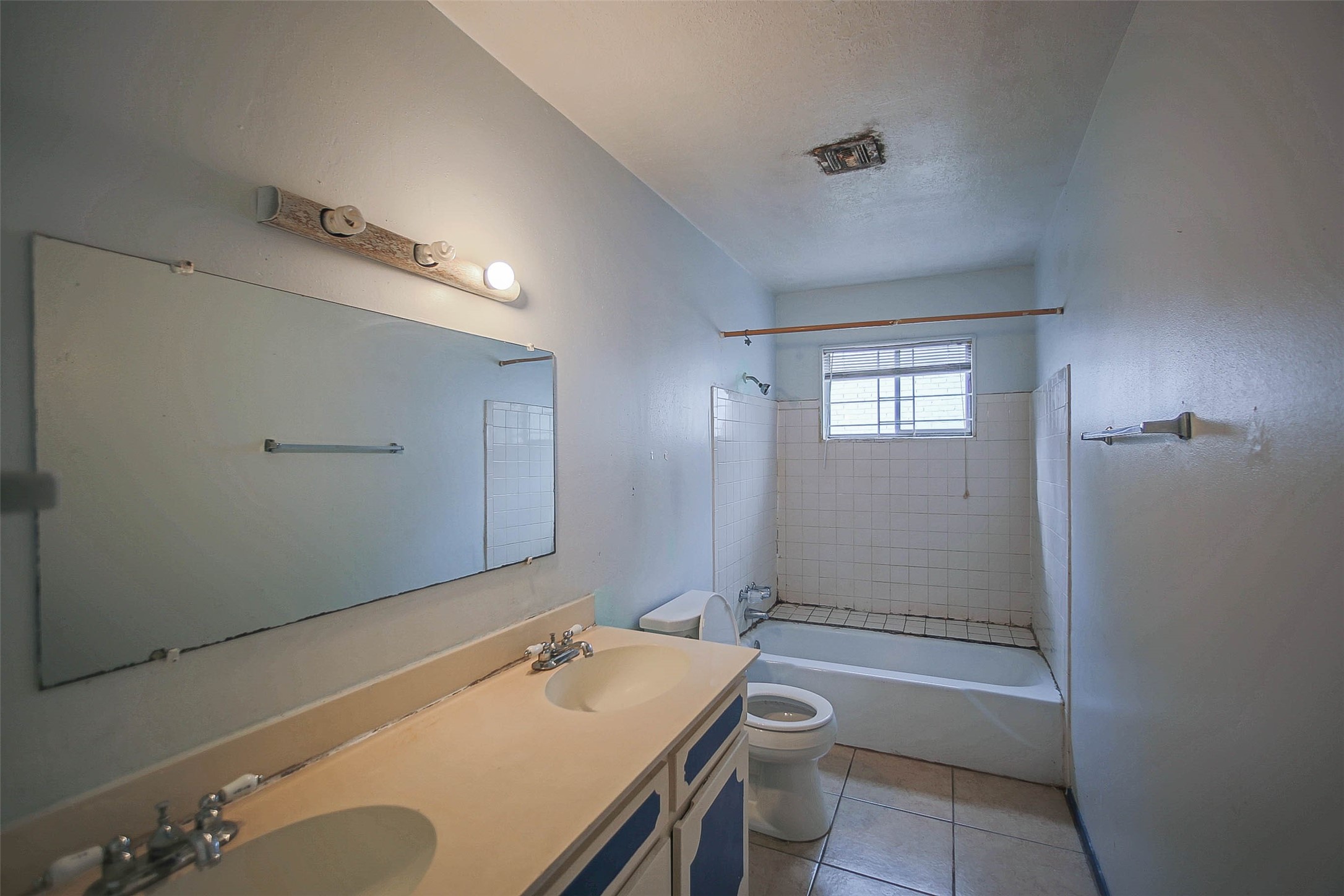 7010 Captain Drive Property Photo 26