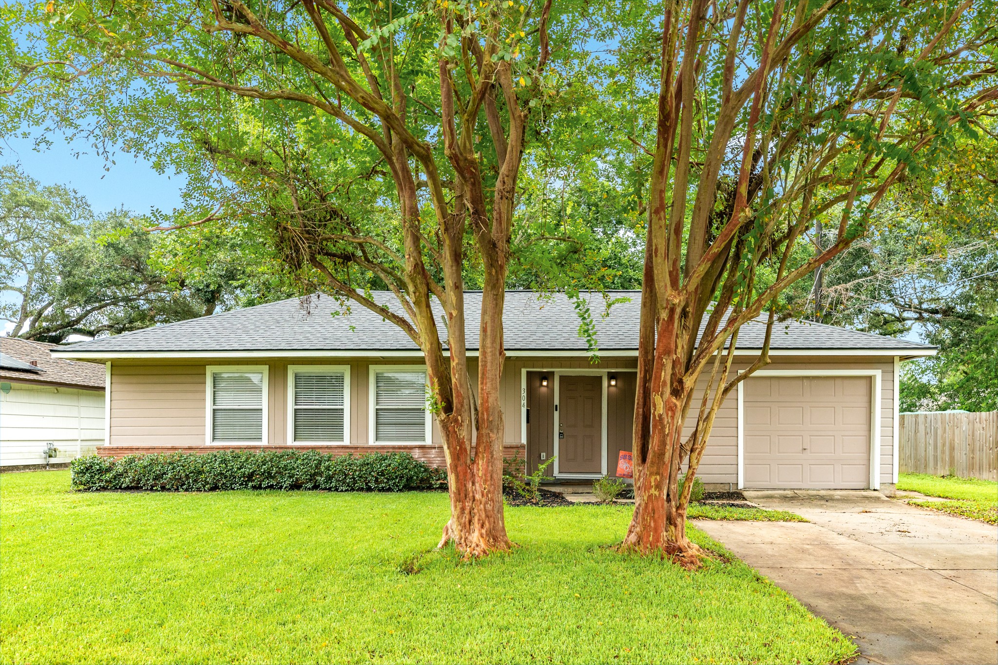 304 Gardenia Street Property Photo 1