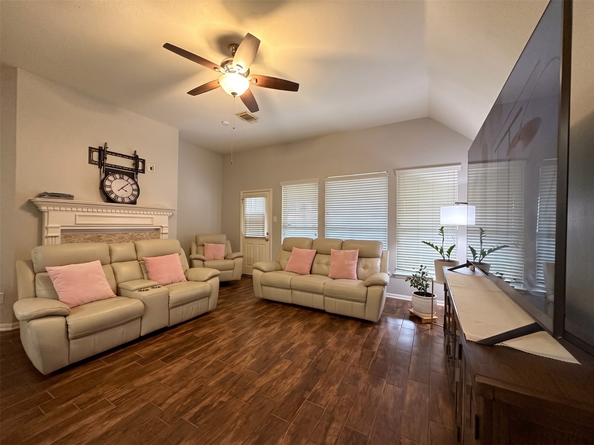 3314 Stonehurst Court Property Photo 2