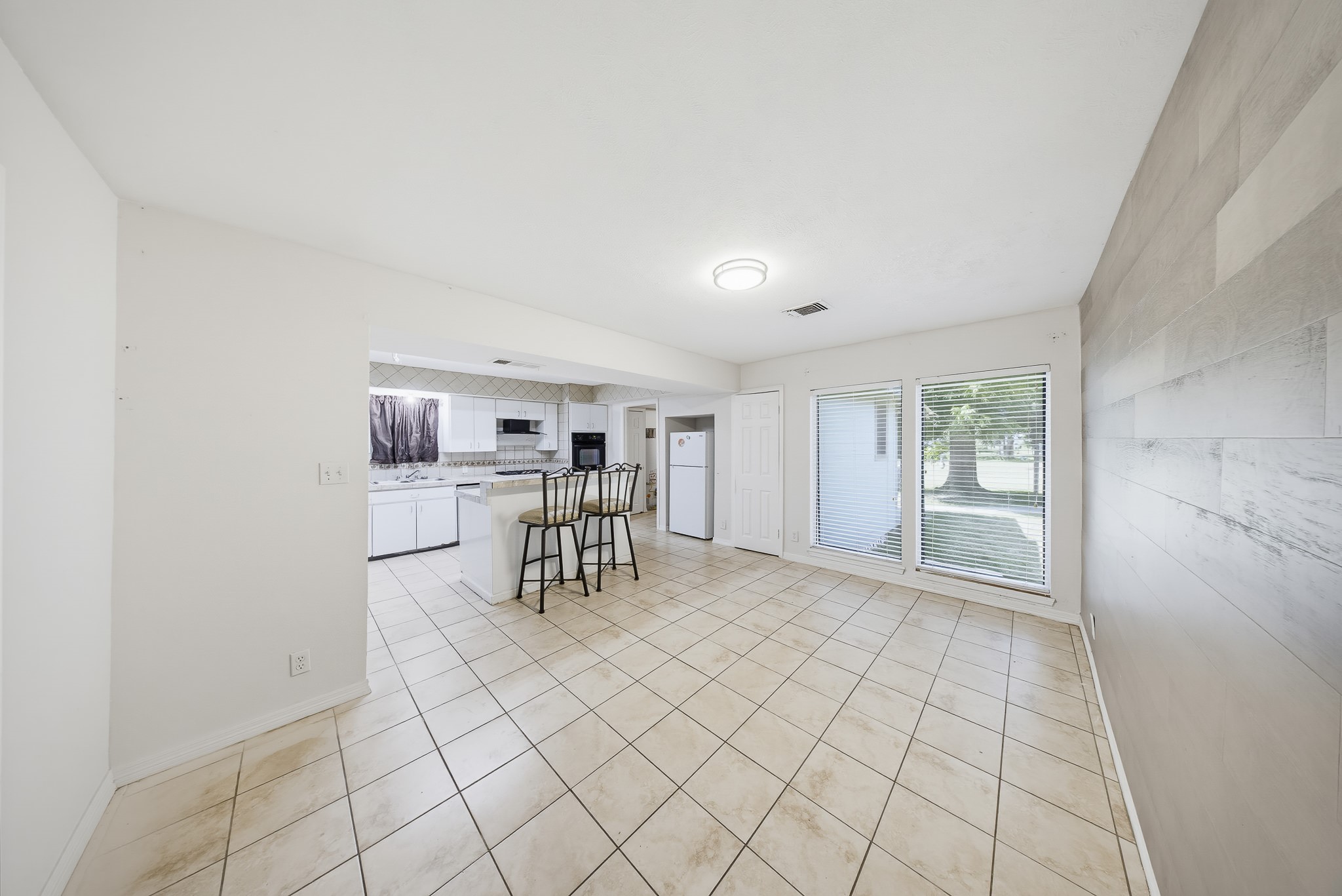 1725 Strawn Road Property Photo 19