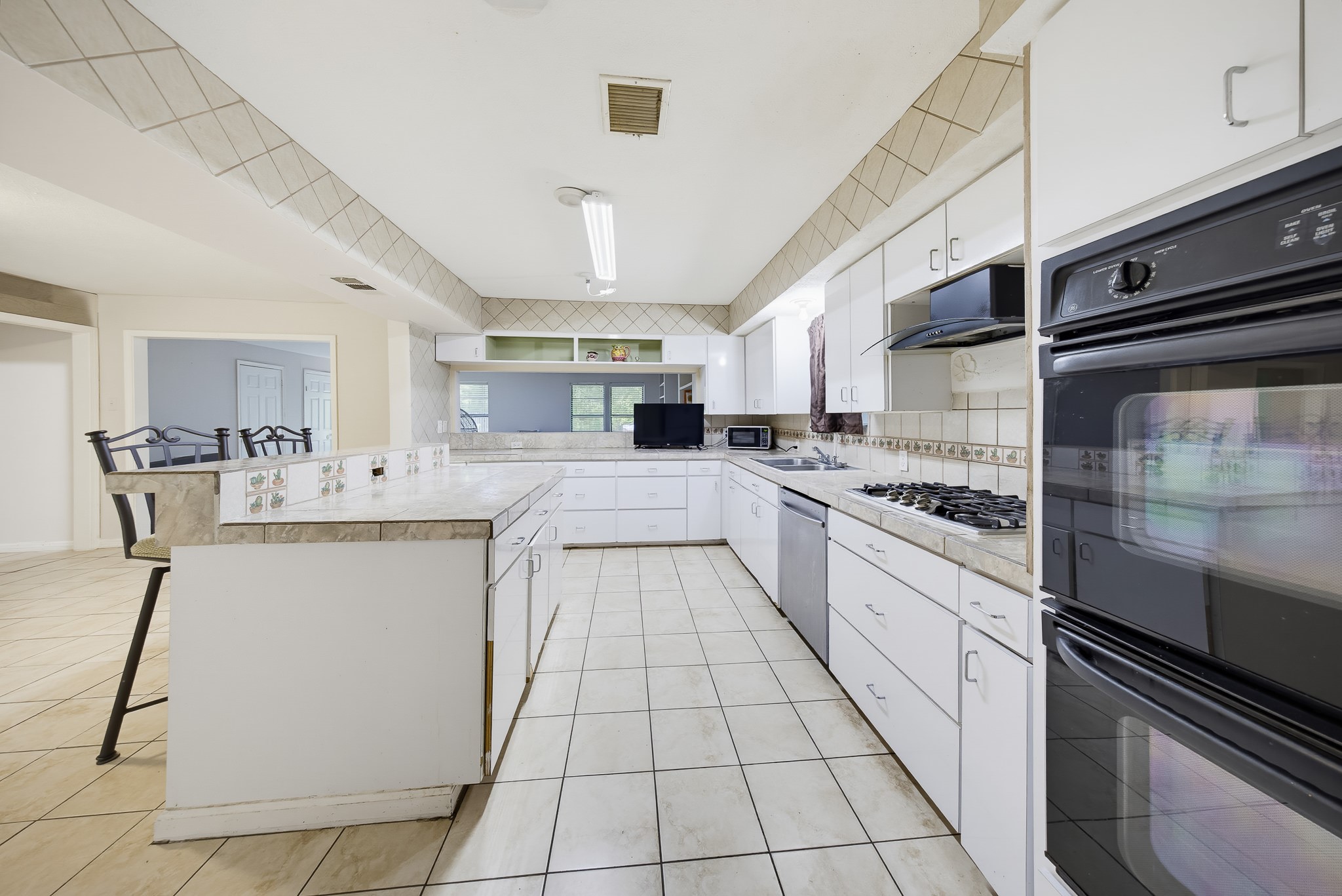 1725 Strawn Road Property Photo 21