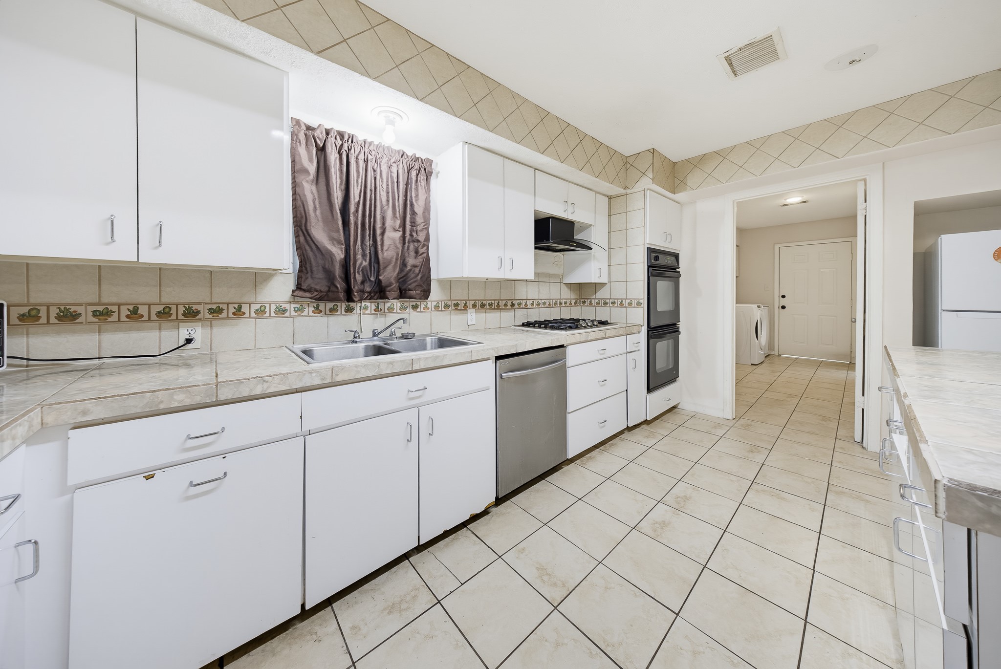 1725 Strawn Road Property Photo 22