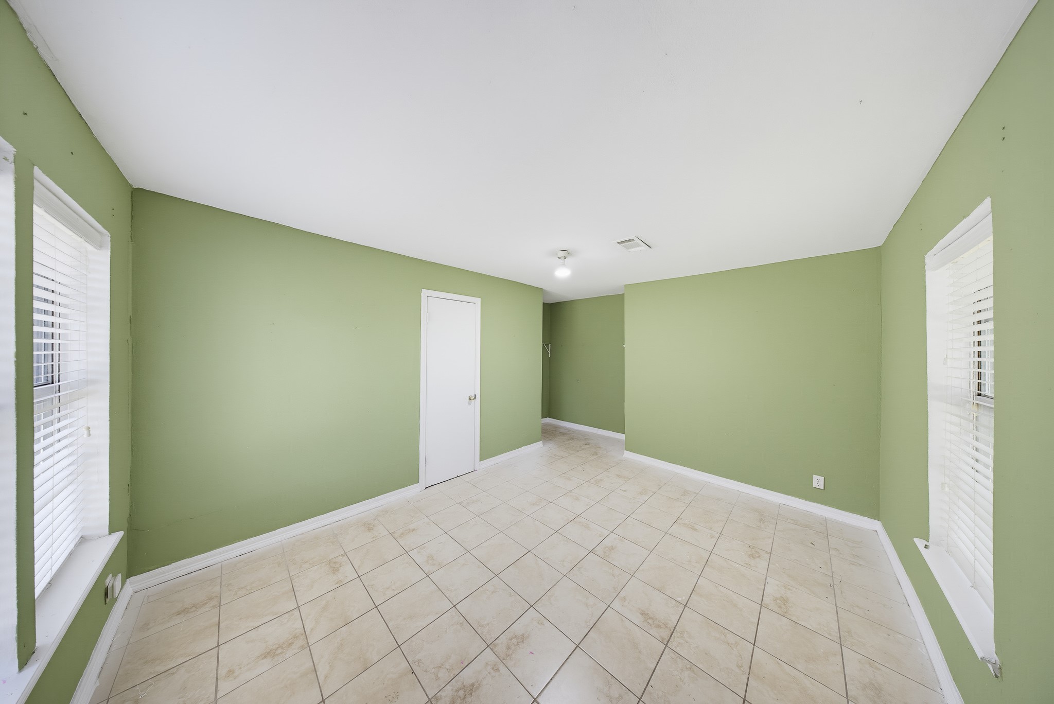 1725 Strawn Road Property Photo 26