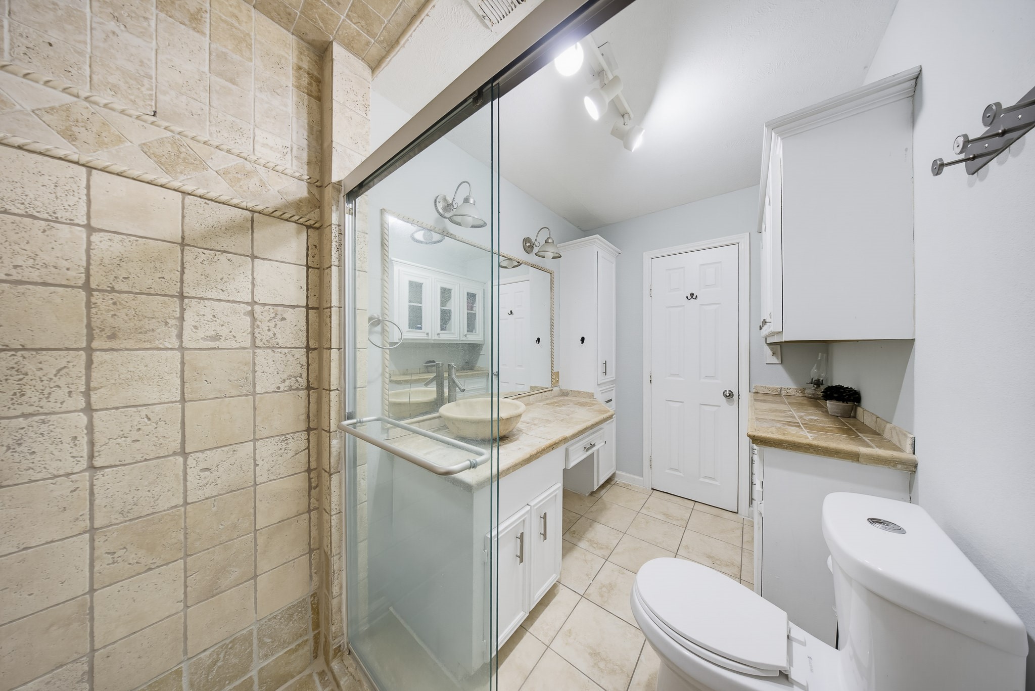 1725 Strawn Road Property Photo 27