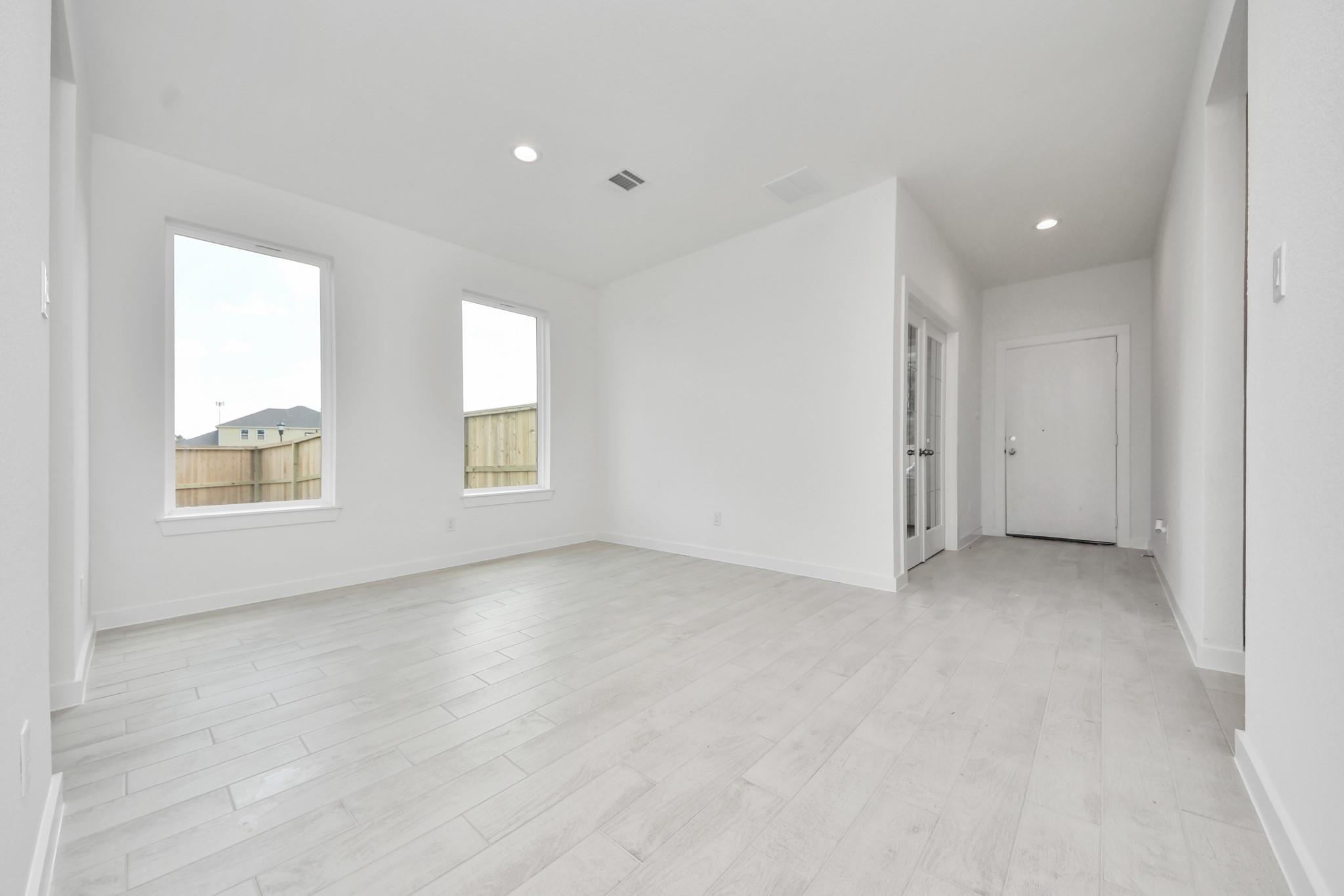 11802 Royal Willow Lane, Houston Tx 77066 Property Photo 11