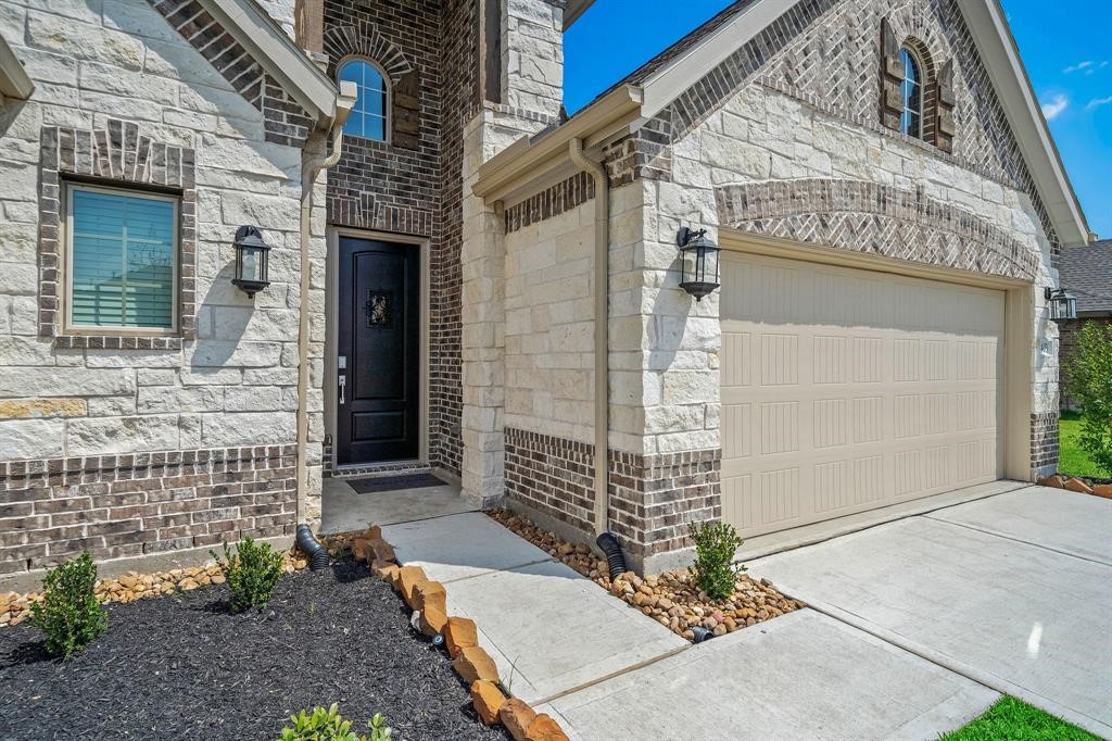 2403 Madera Landing Lane Property Photo 2