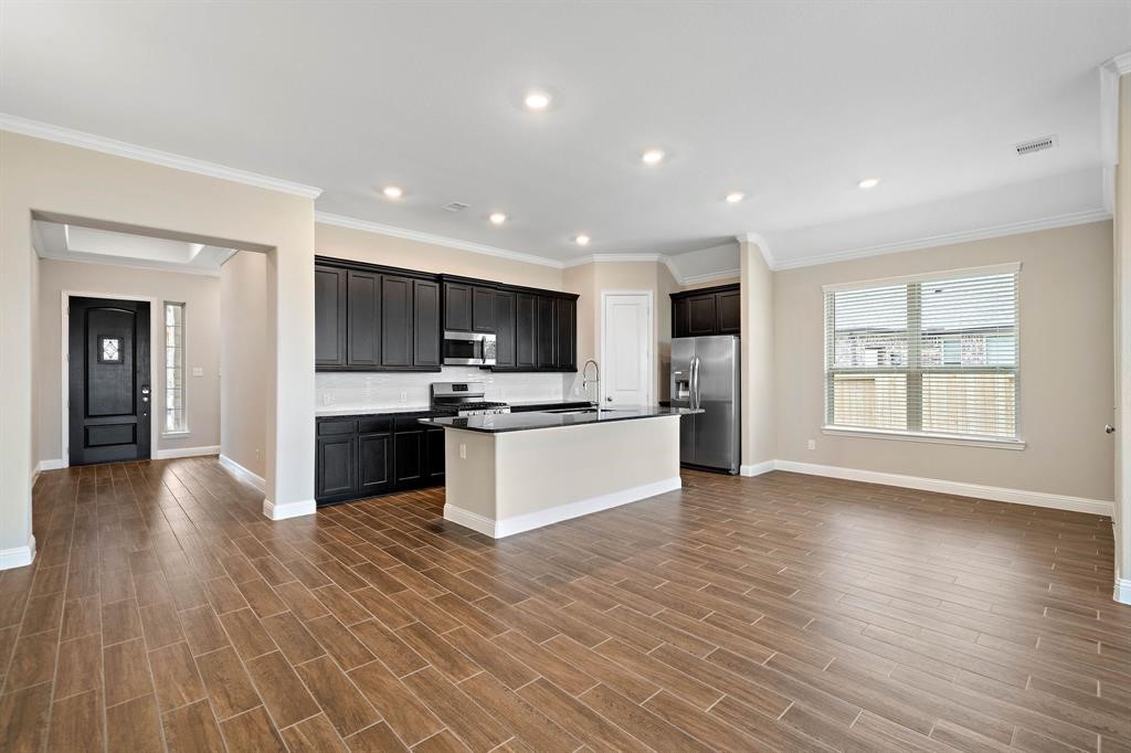 2403 Madera Landing Lane Property Photo 4