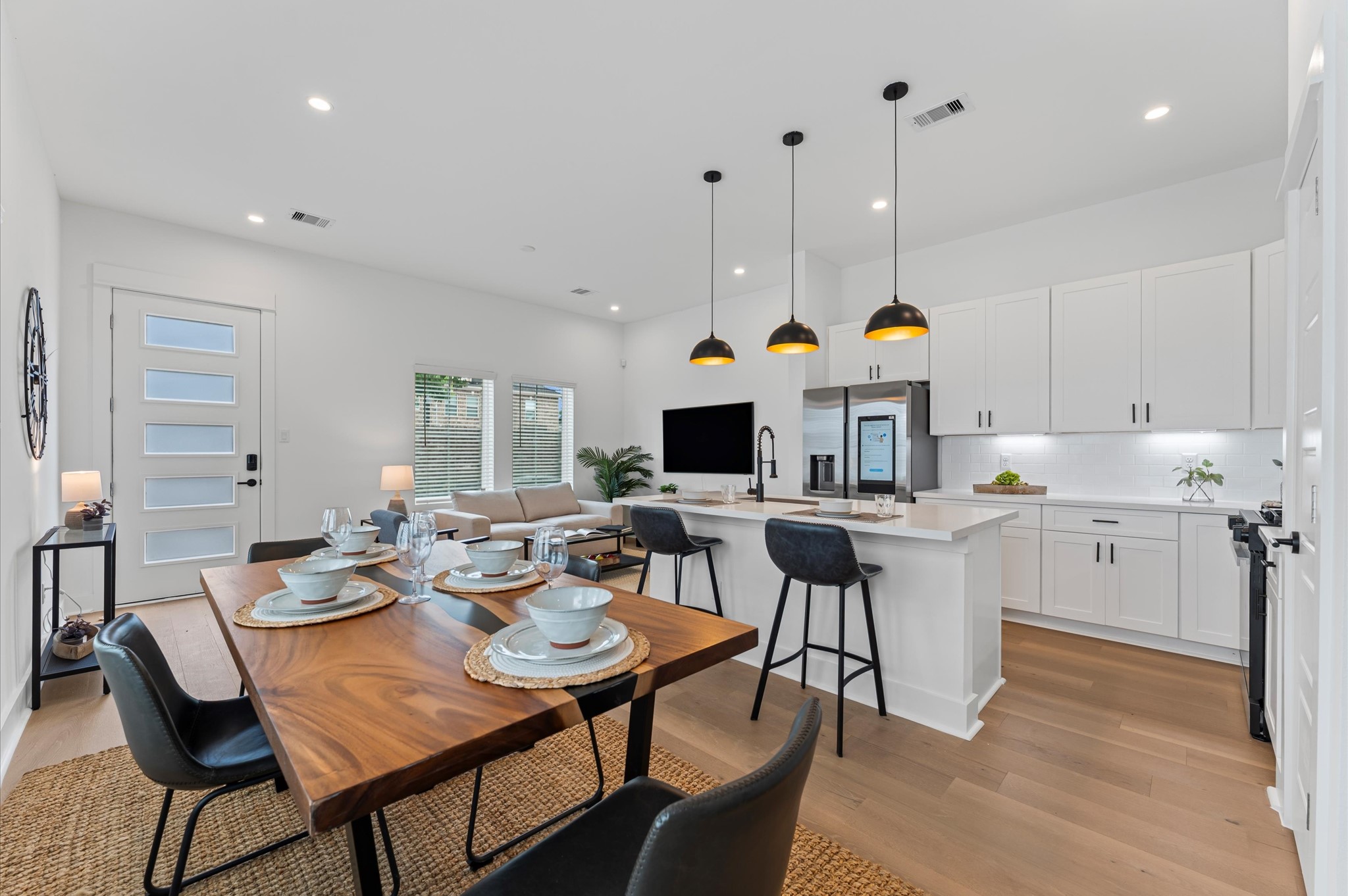332 Neyland Street Property Photo 1