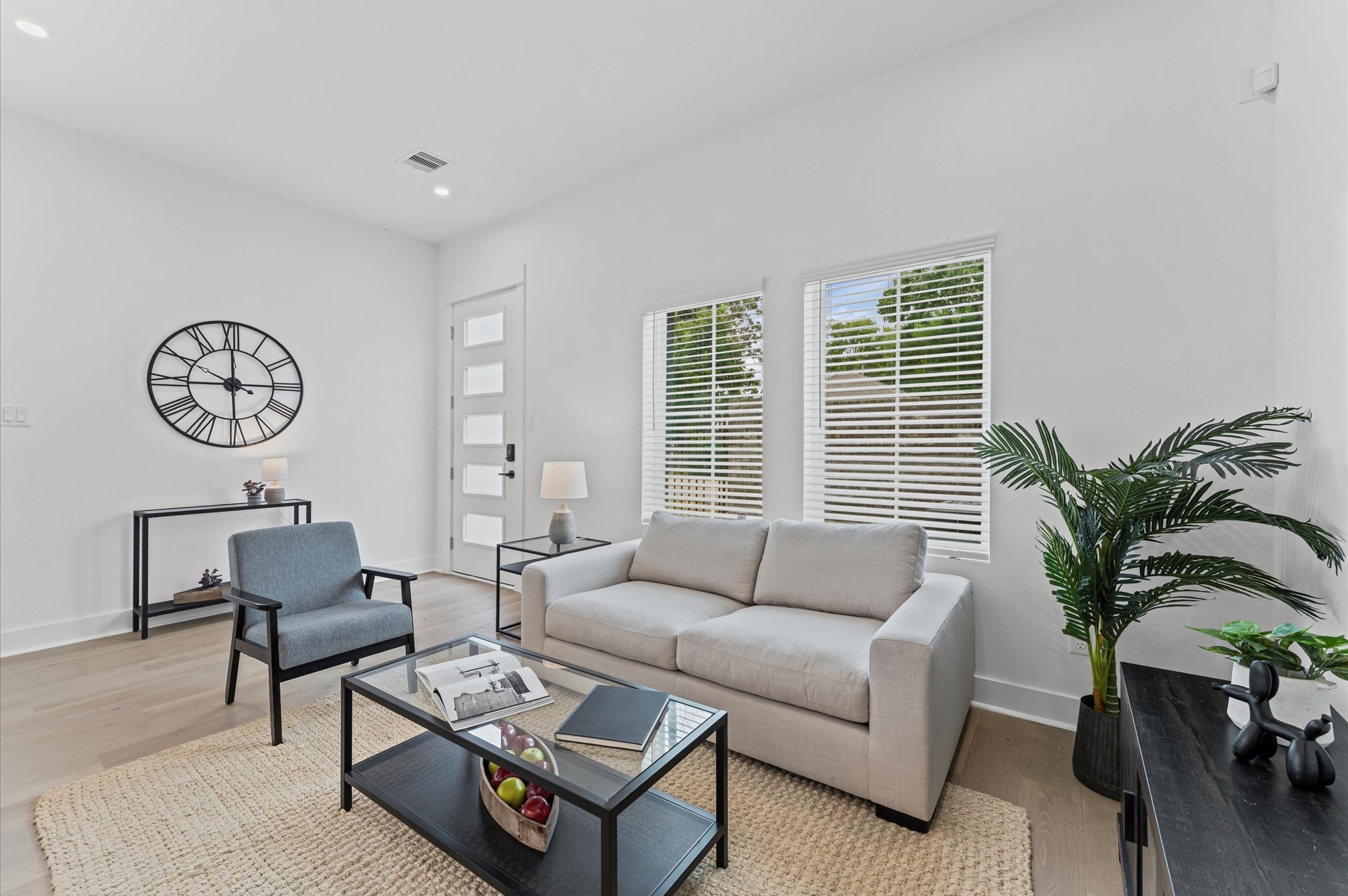 332 Neyland Street Property Photo 8