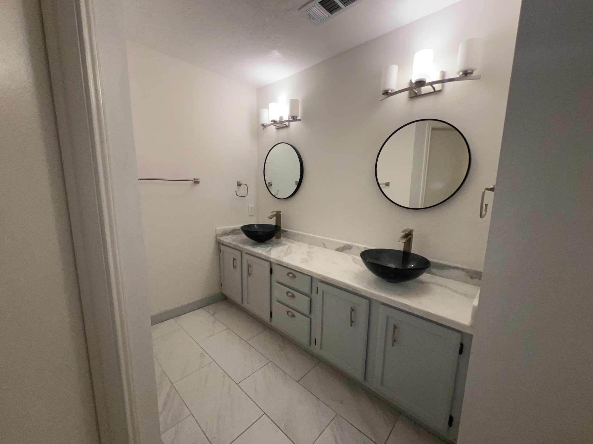 7402 Wood Bluff Boulevard Property Photo 16