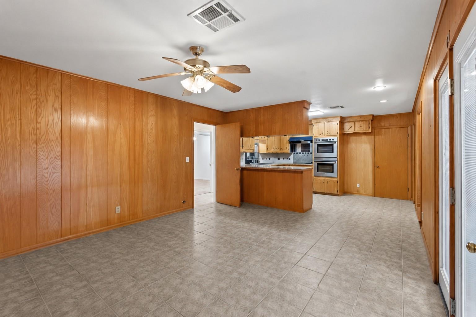 1404 S Main Street, Anahuac Tx 77514 Property Photo 12