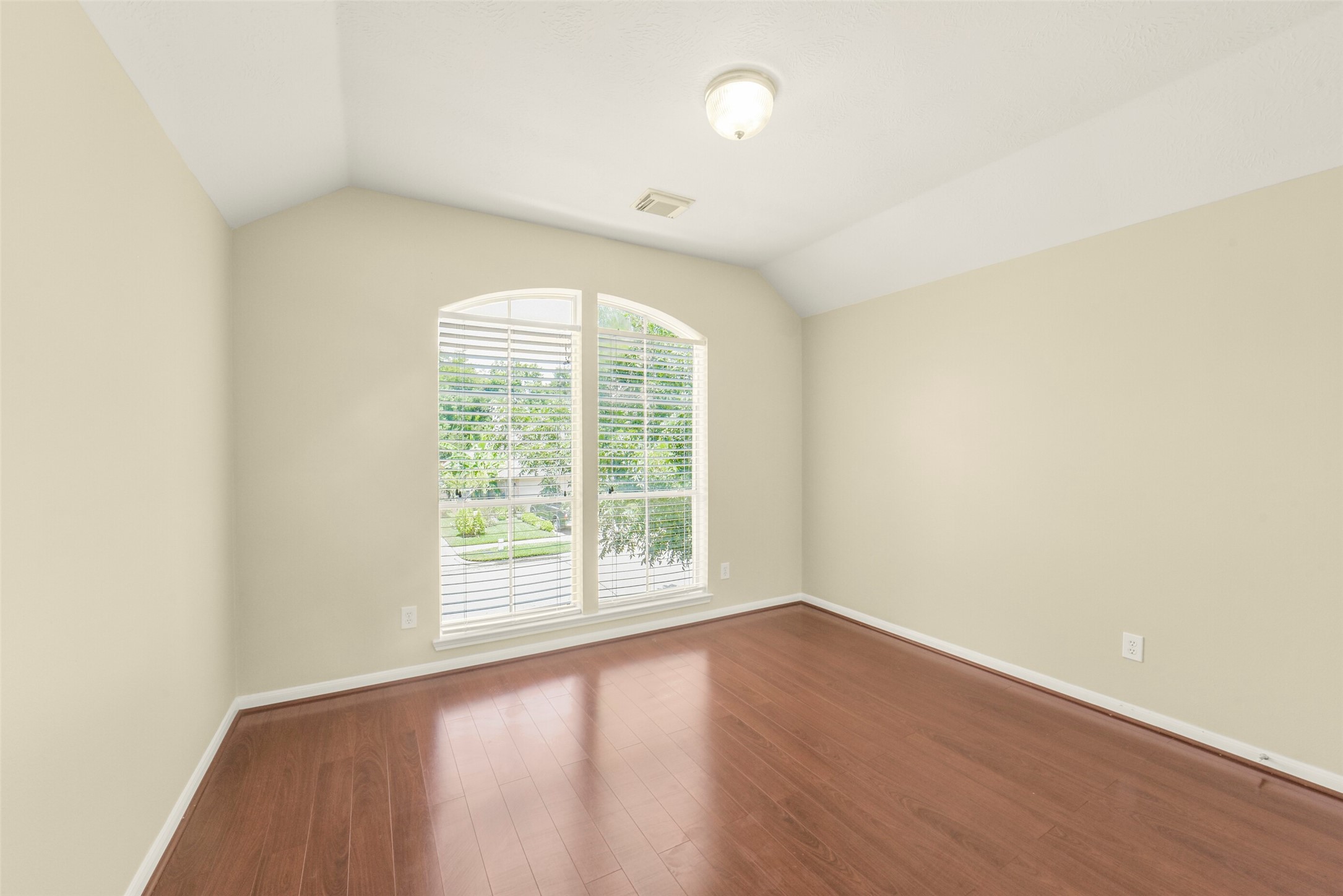 4319 Lakeshore Forest Drive Property Photo 38