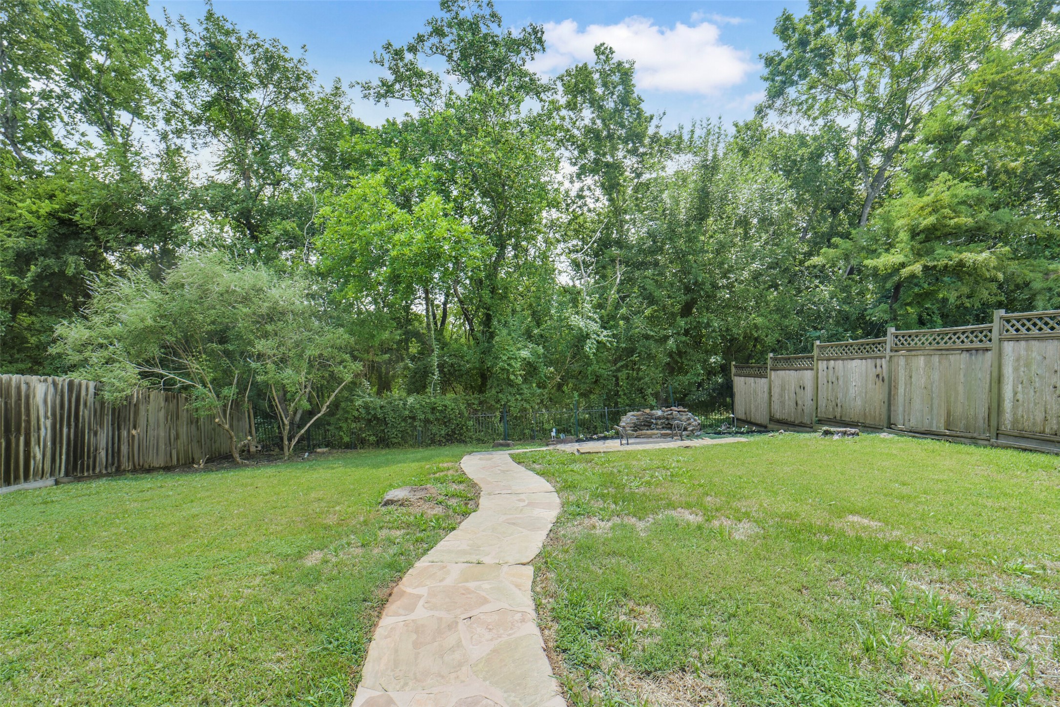 4319 Lakeshore Forest Drive Property Photo 43