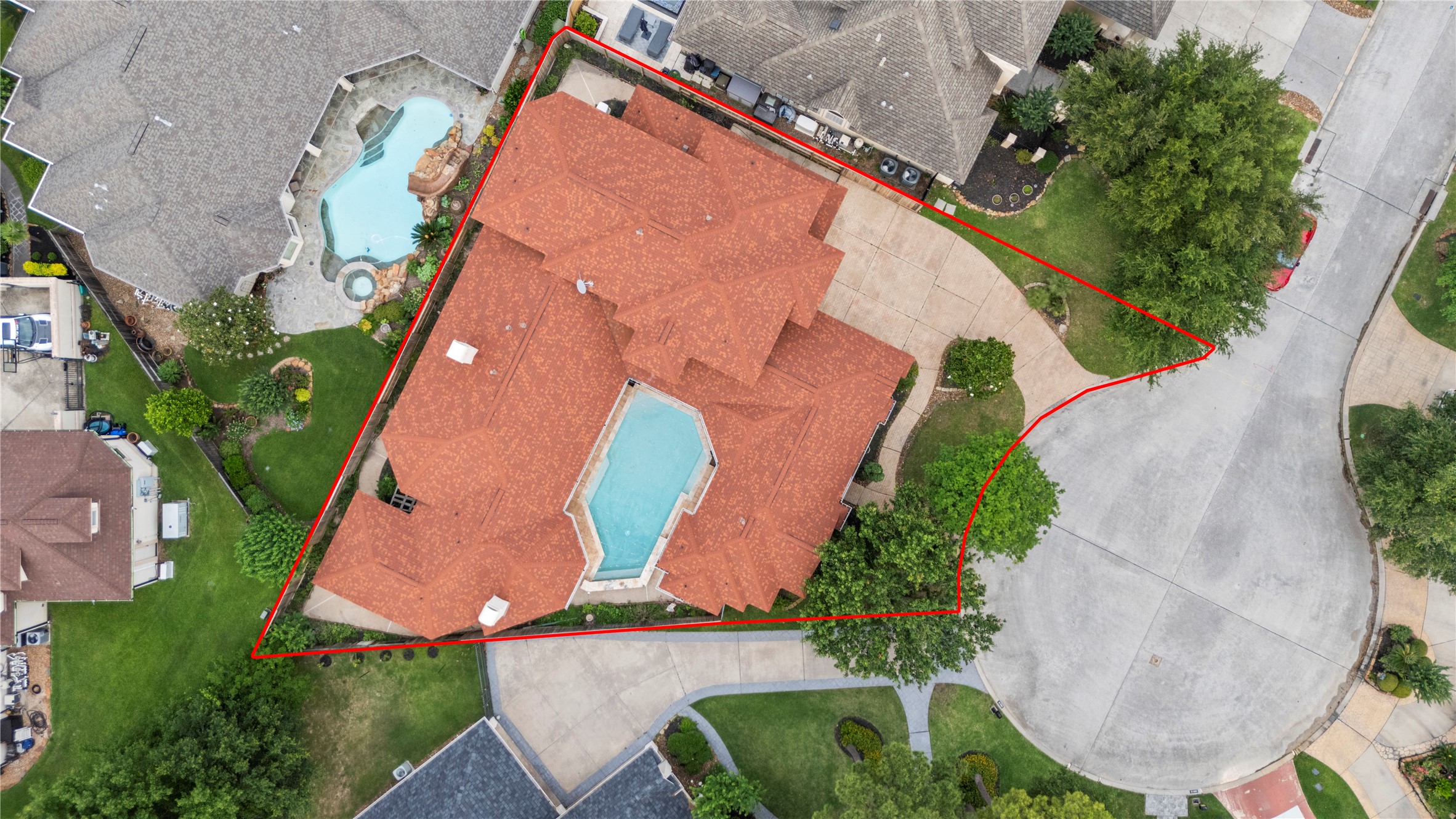 16610 Champagne Falls Court Property Photo 2