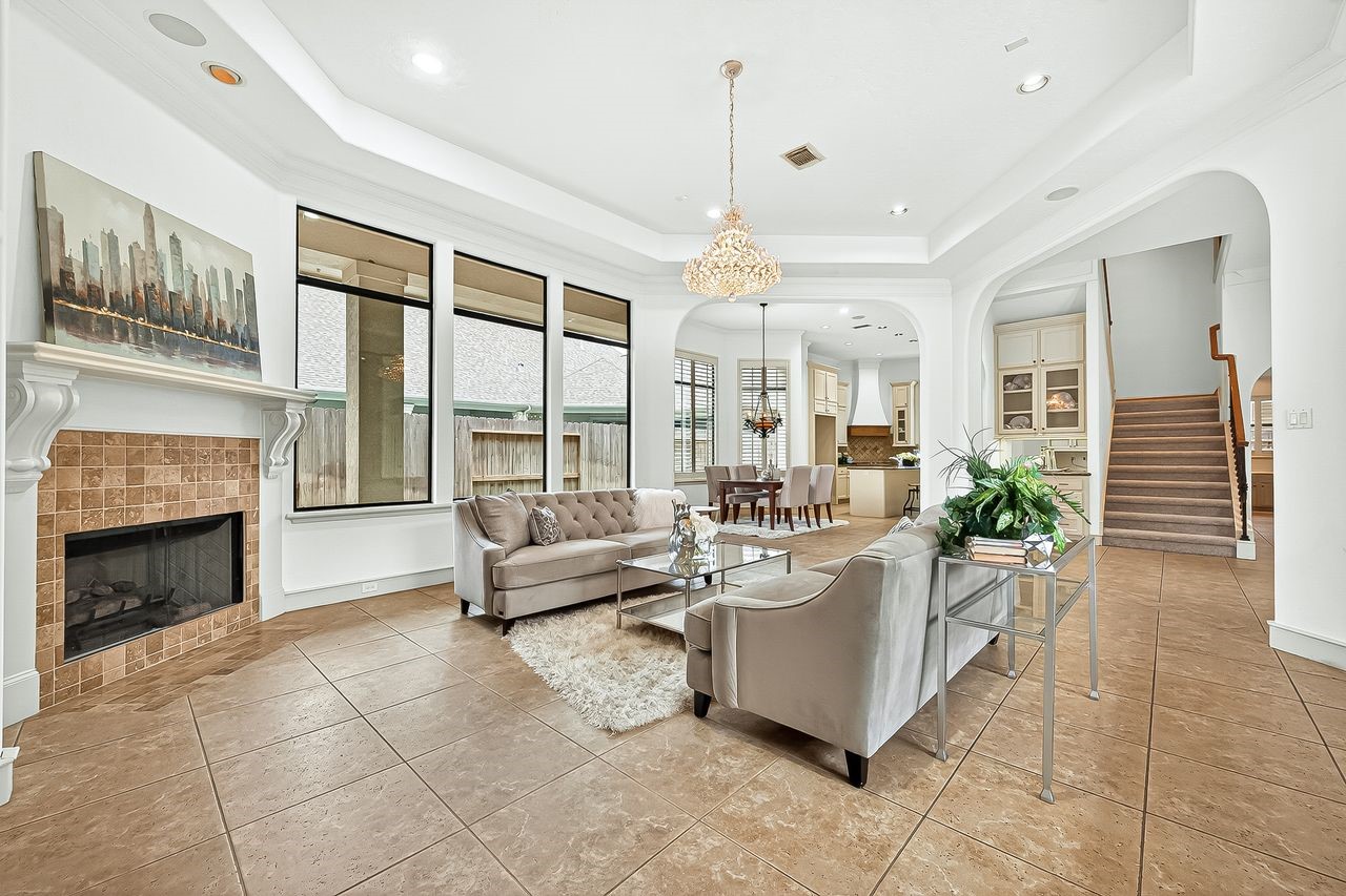 16610 Champagne Falls Court Property Photo 4
