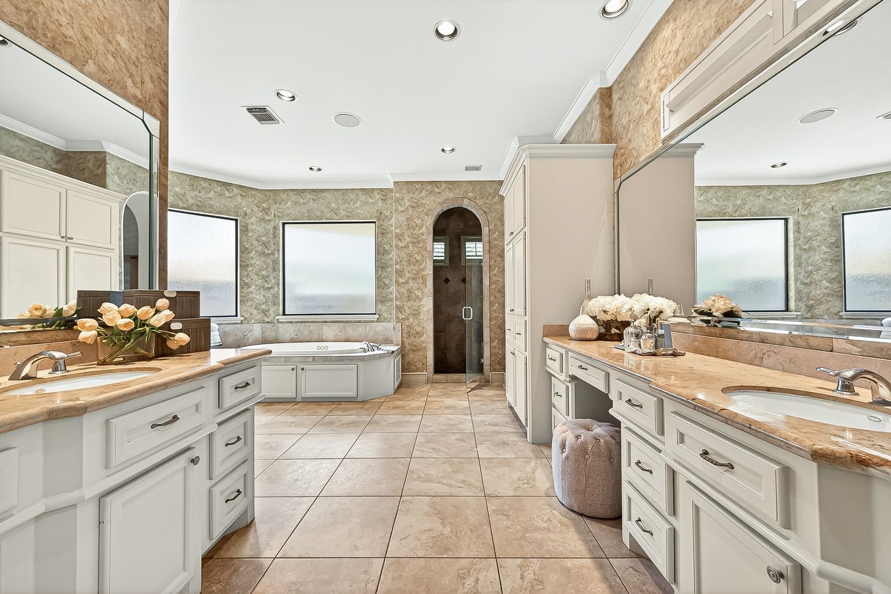 16610 Champagne Falls Court Property Photo 23