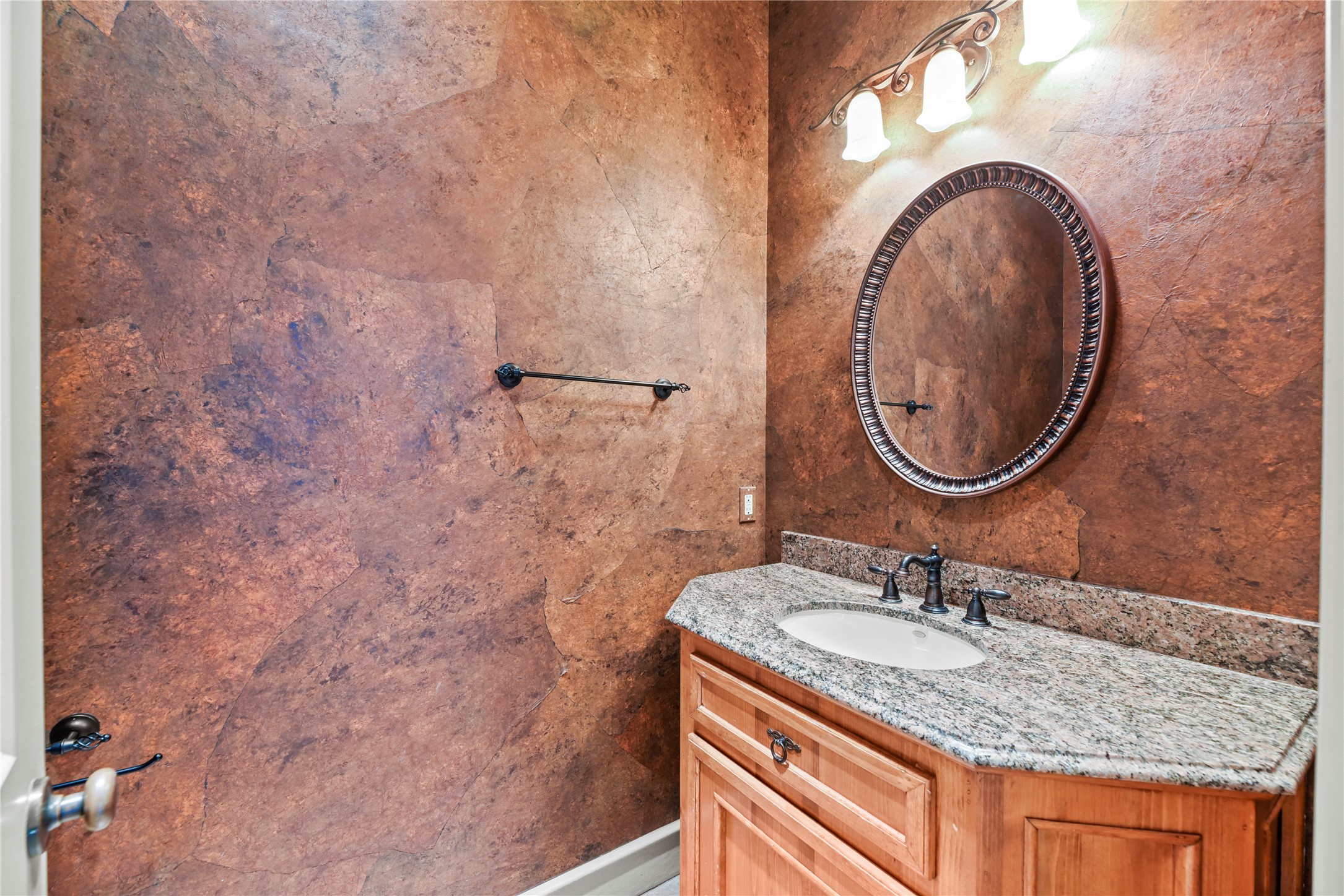 16610 Champagne Falls Court Property Photo 32