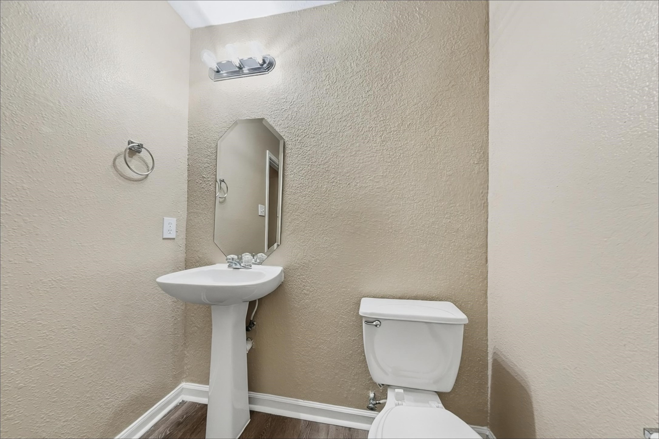 16311 Hayesford Lane Property Photo 7