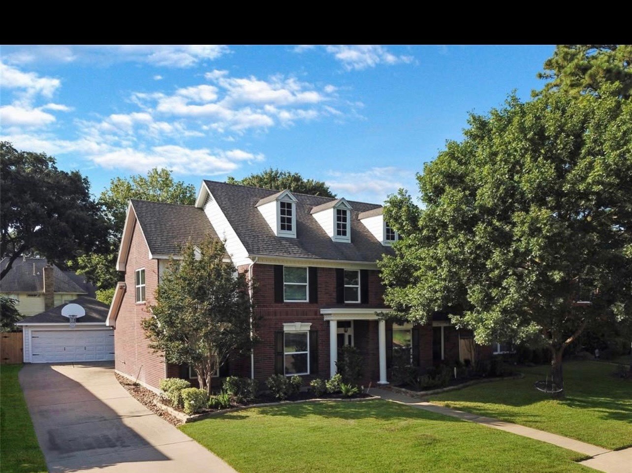 18214 Spruce Creek Drive Property Photo 3