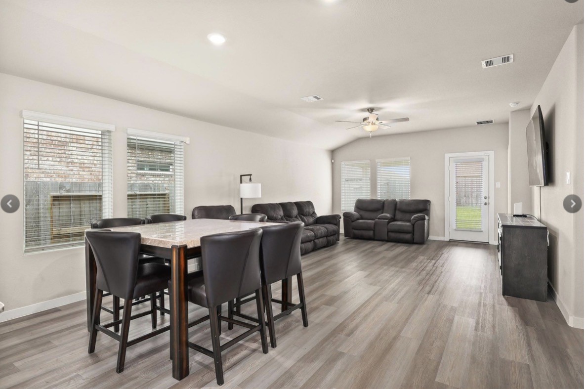 10218 Hermann Trace Property Photo 4