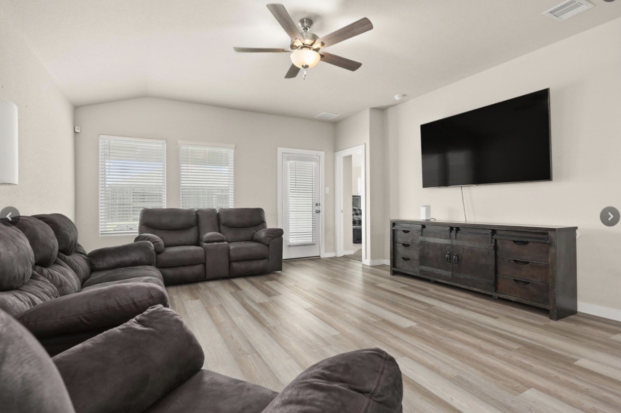 10218 Hermann Trace Property Photo 5