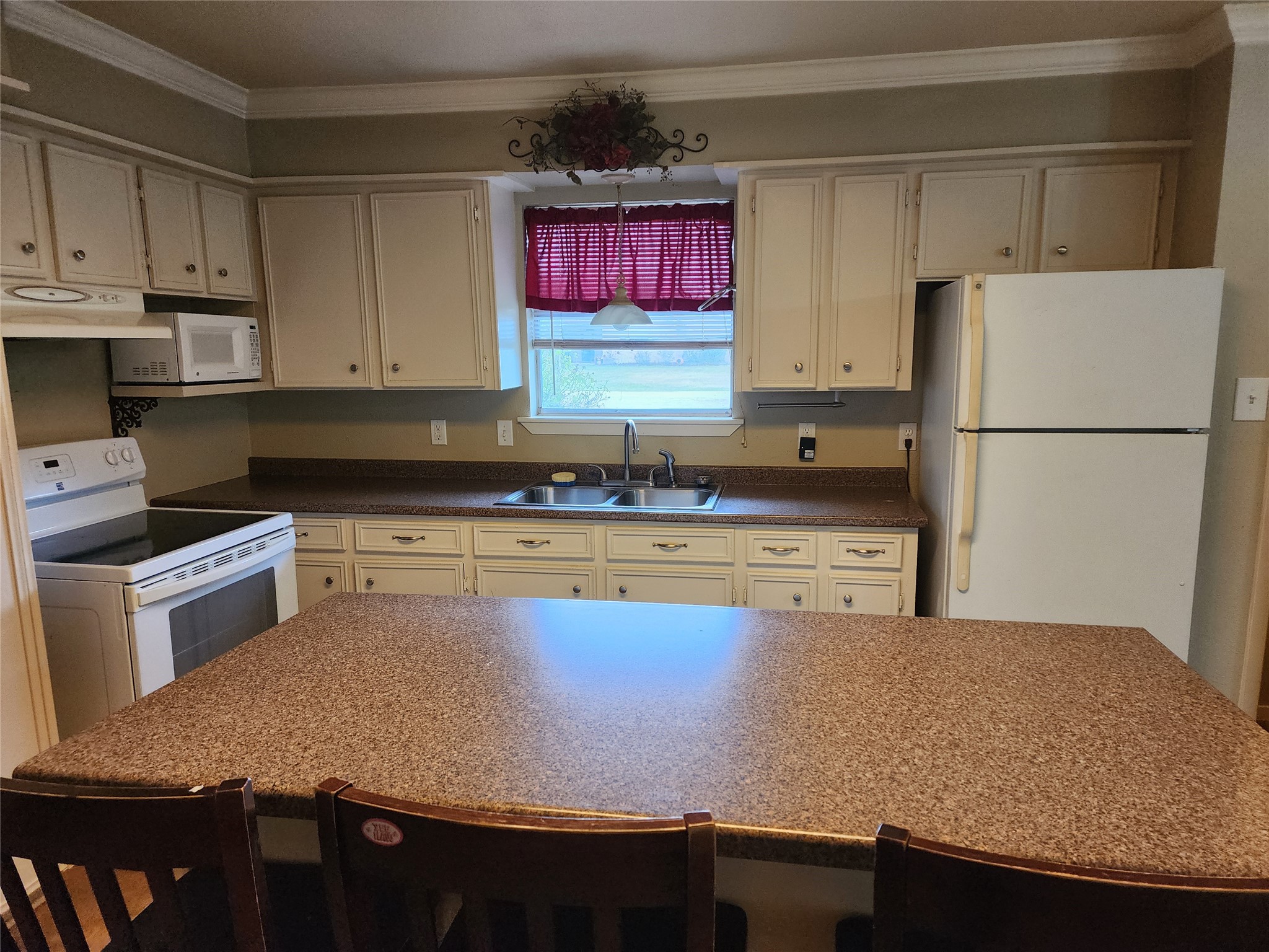 407 Avenue C Property Photo 2