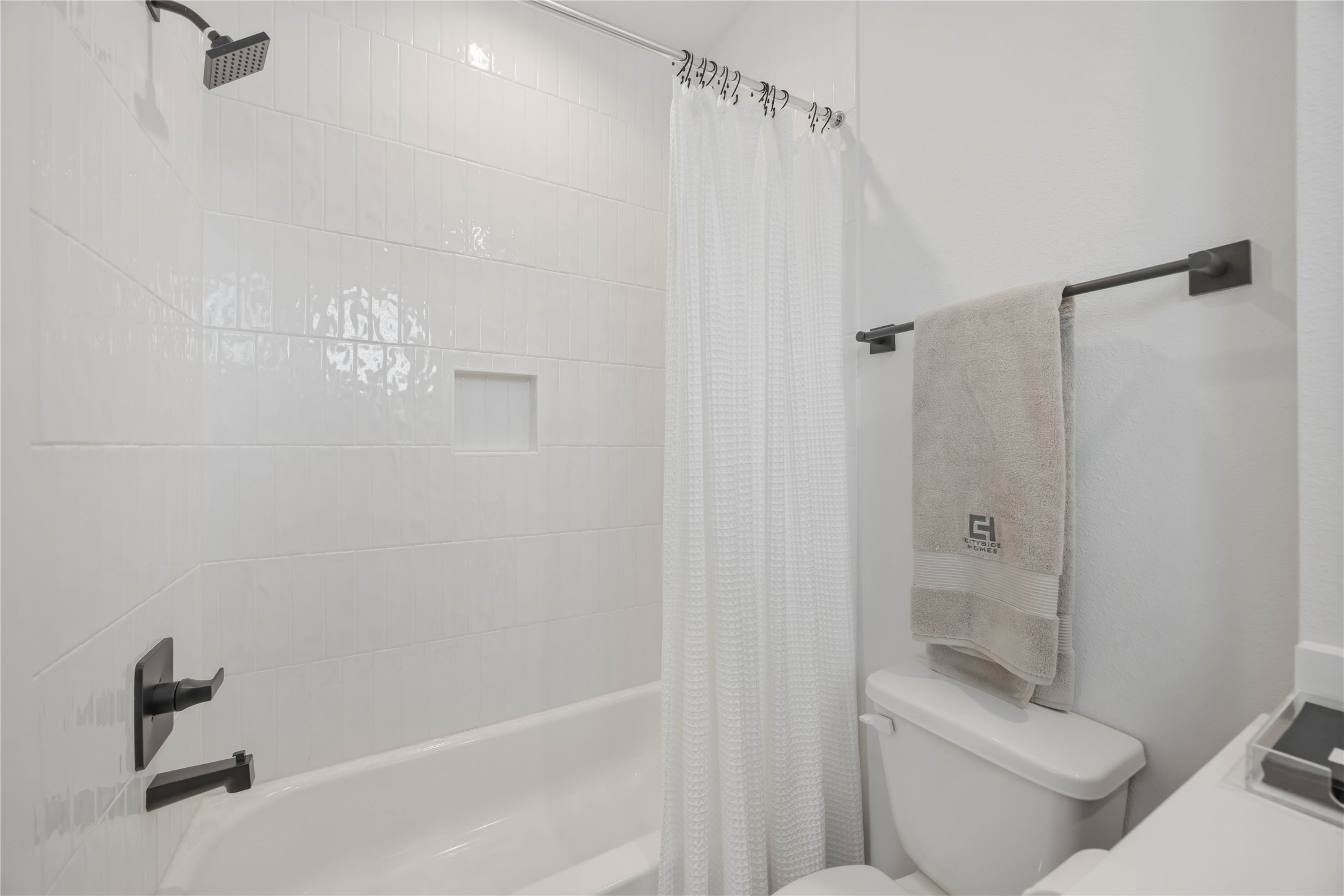 817 Thornton Road F Property Photo 6