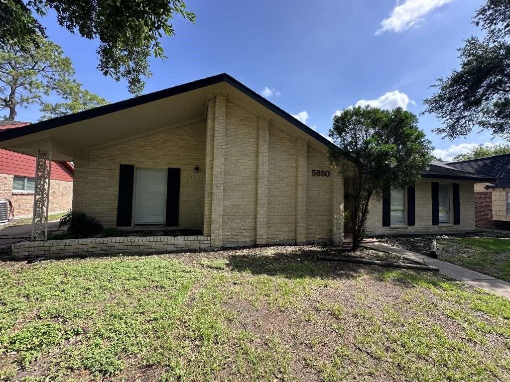 5850 Paisley Street Property Photo 1