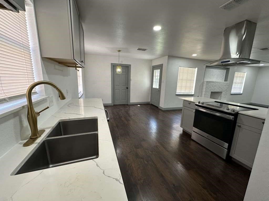 5850 Paisley Street Property Photo 8