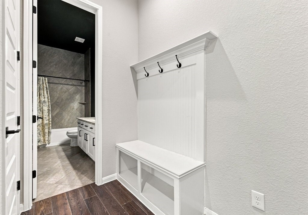 7602 Mesquite Hill Lane Property Photo 9