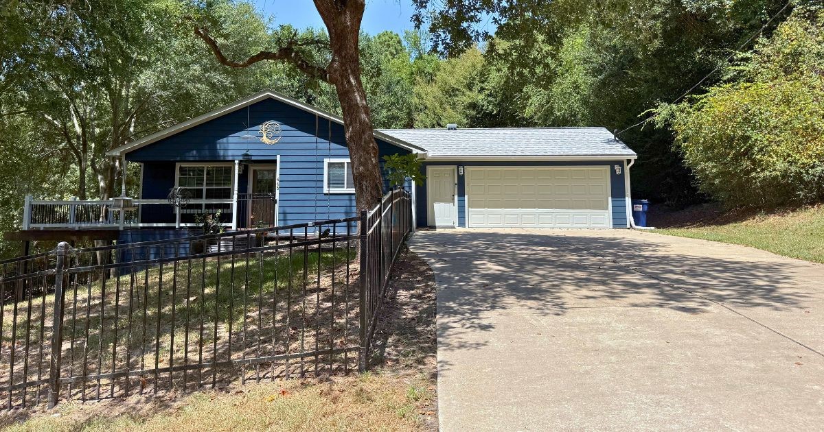 445 Loop Drive Property Photo 2