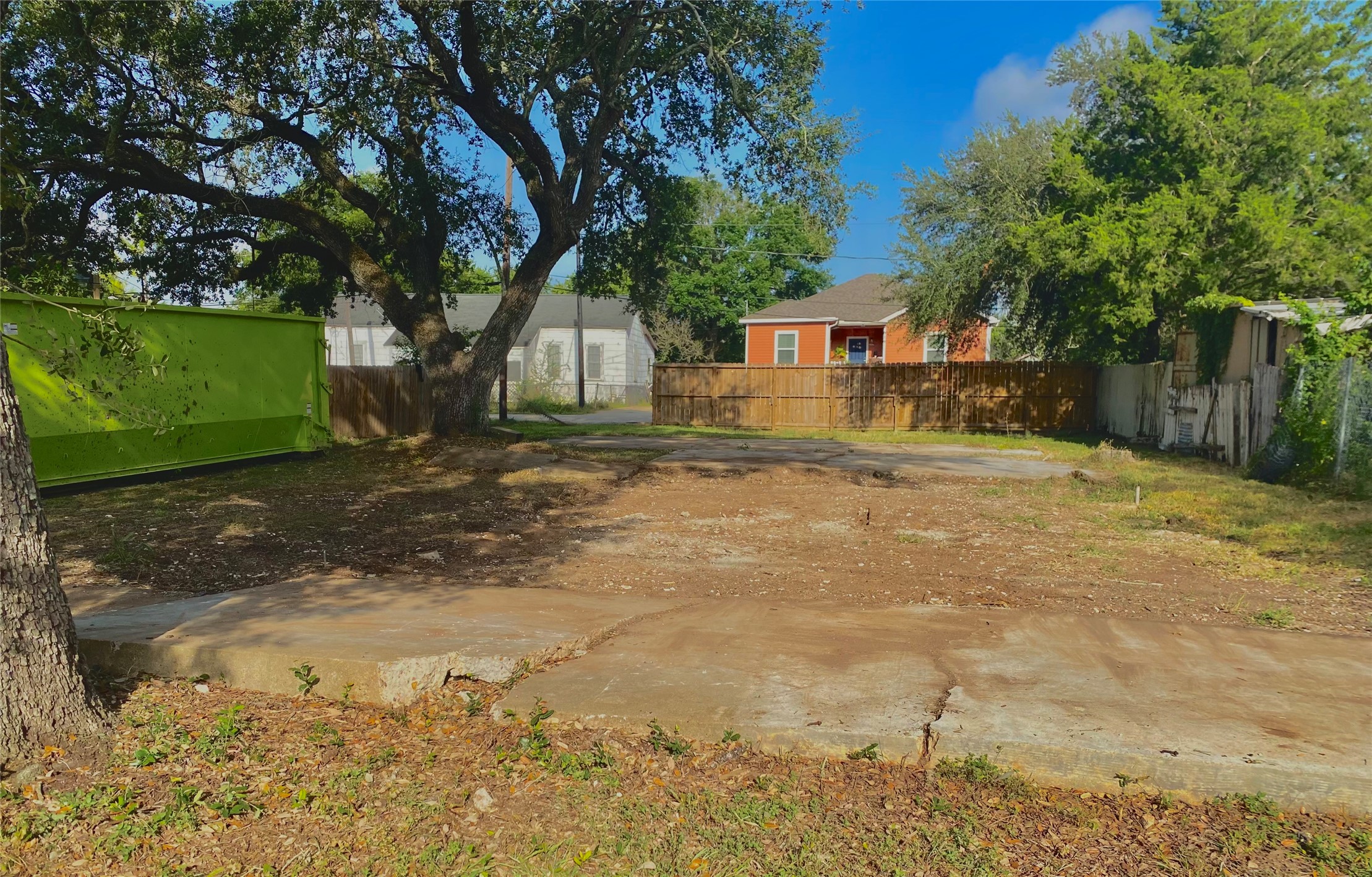 608 S East Avenue Property Photo 3