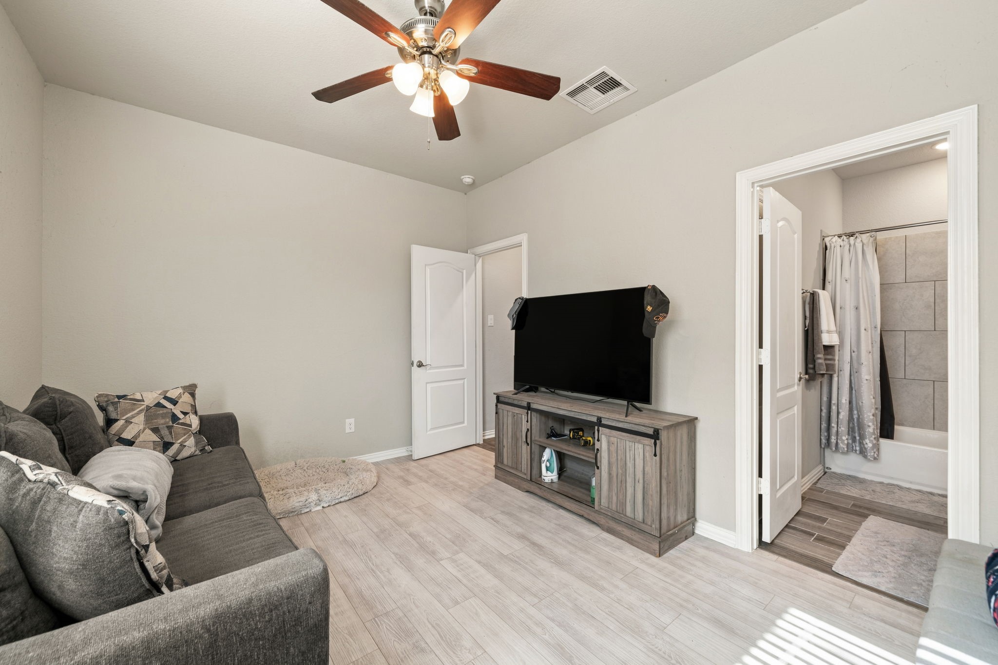 31410 Whitfield Court Property Photo 10