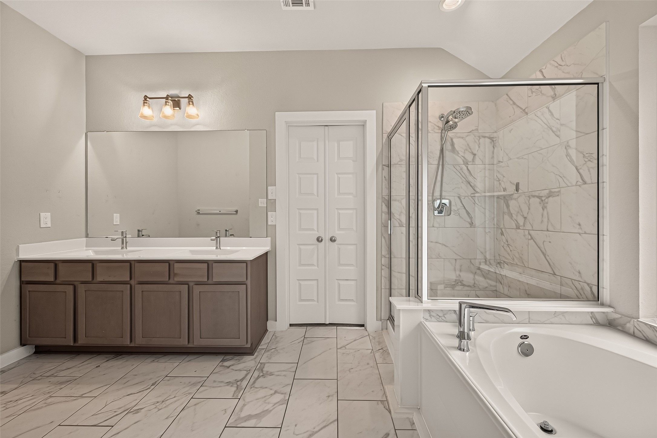 11638 Colossal Oak Drive Property Photo 18
