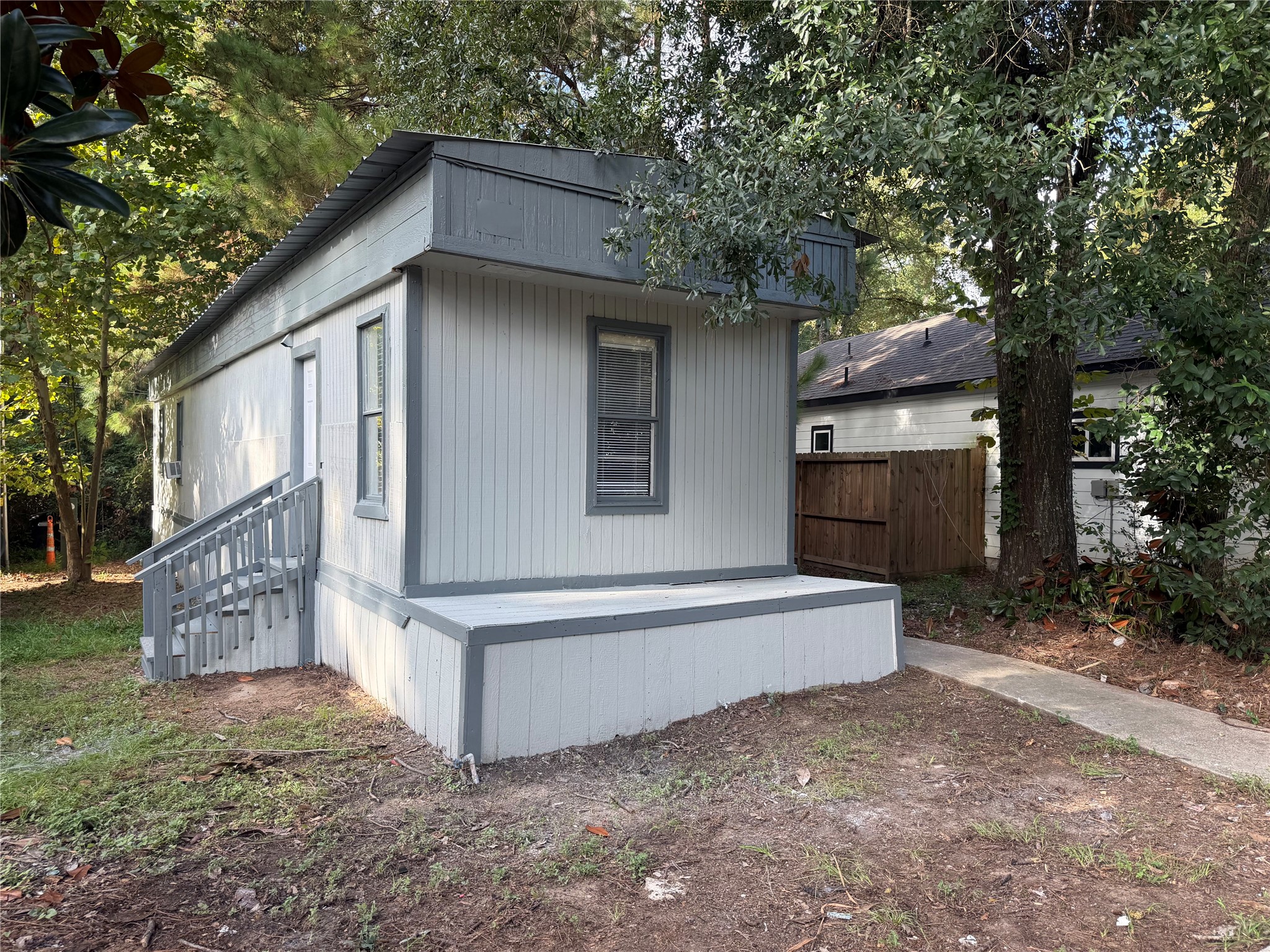 910 Queenswood Property Photo 1