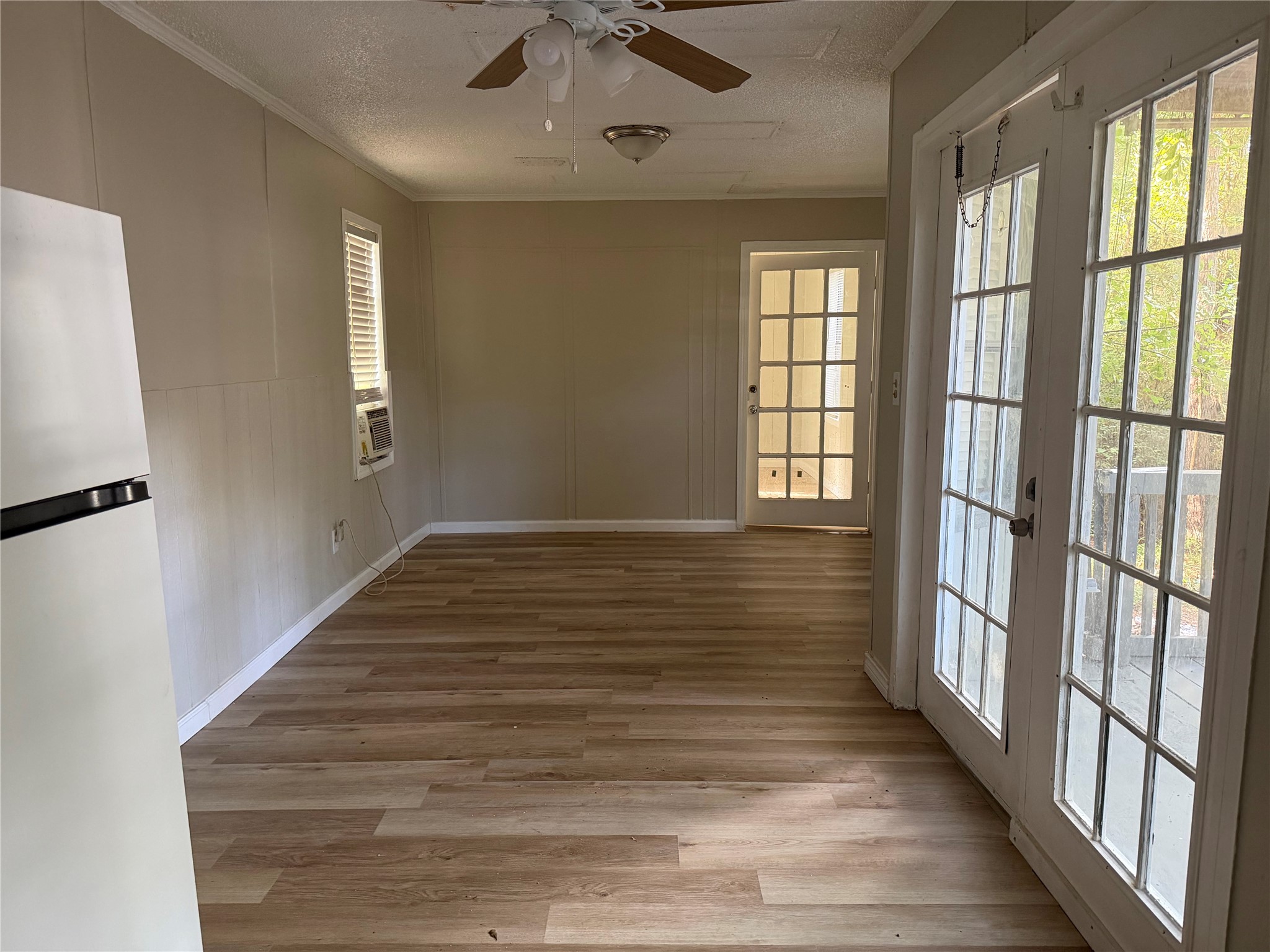 910 Queenswood Property Photo 3